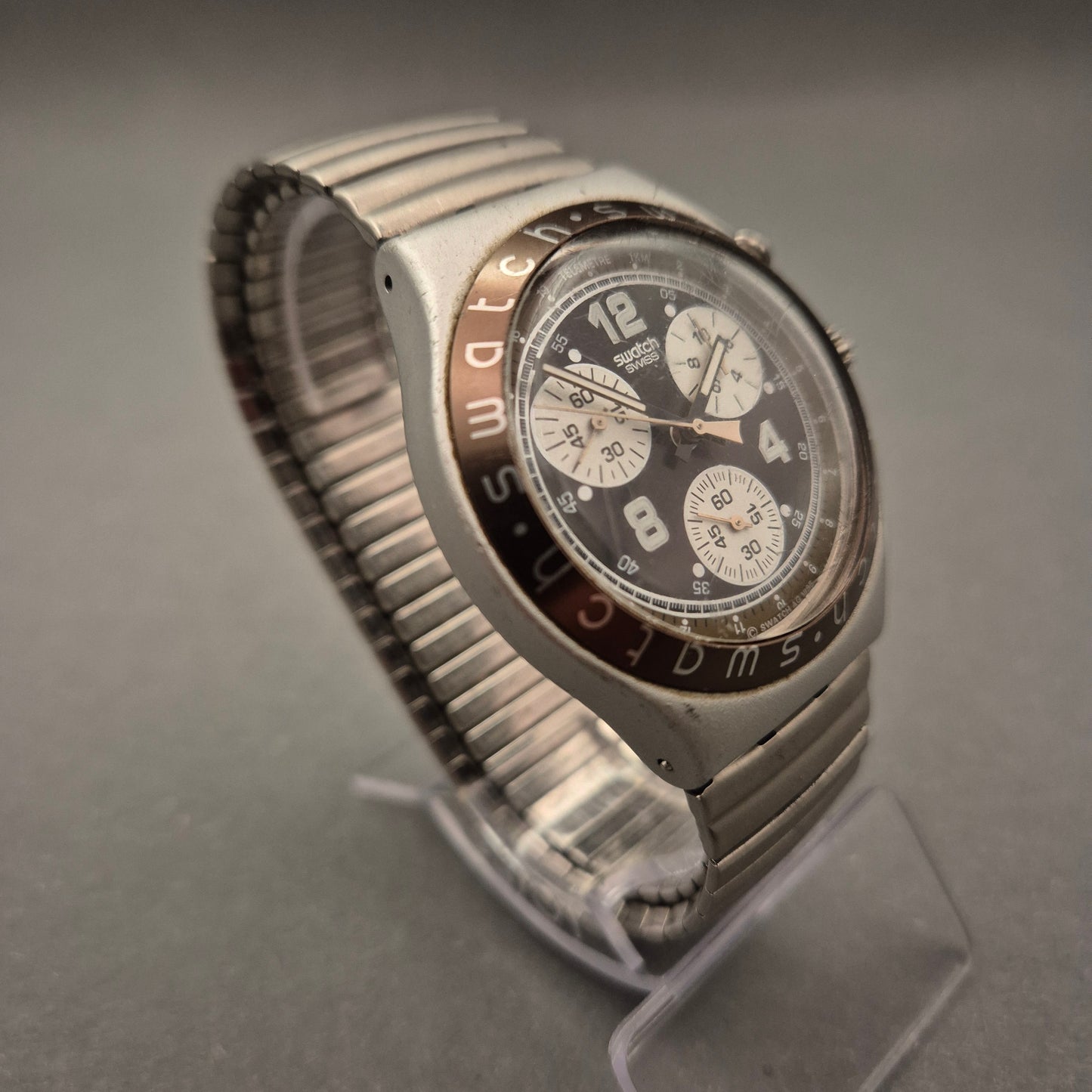 Swatch Irony Chronograph Herren Uhr – Sportliches Design aus Aluminium