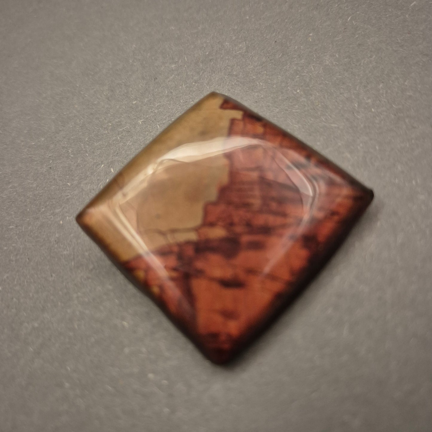 Quadratische Brosche mit Landschaftsprint – Retro-Charme