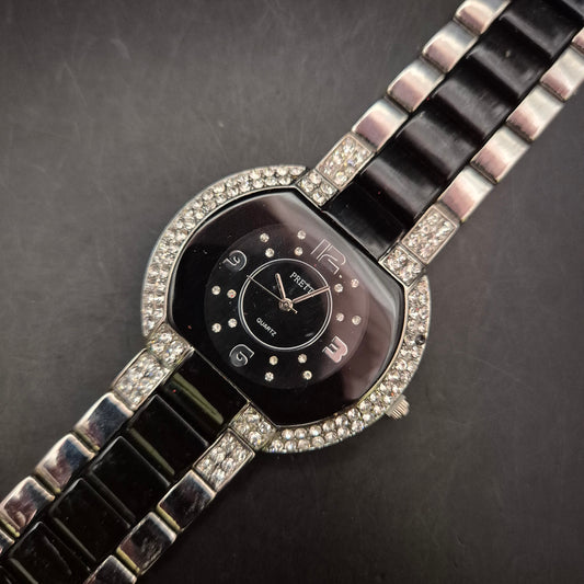 Elegante Damen Uhr mit schwarzem Zifferblatt und Strassbesatz