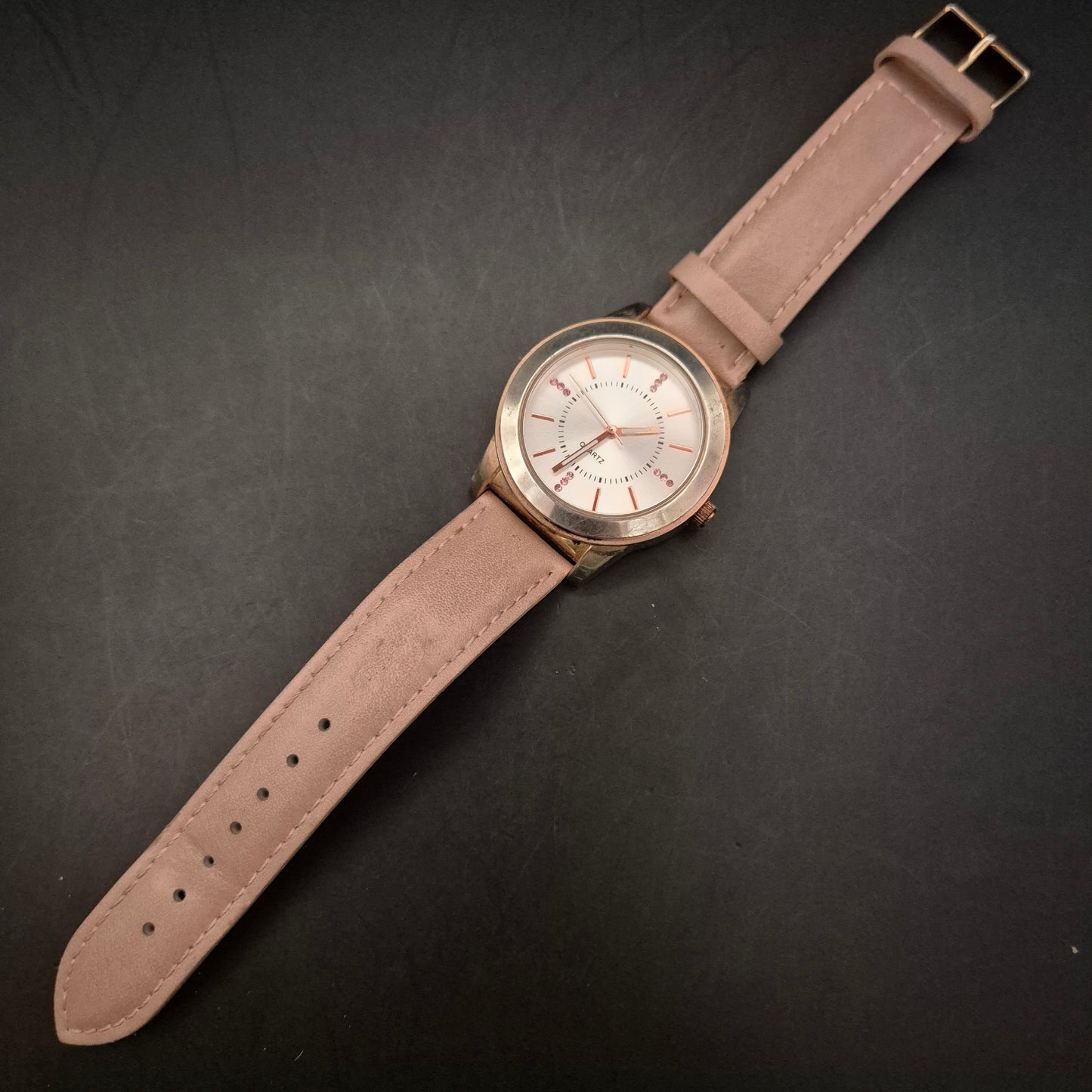 Schlichte Damen Uhr Ideen Welt mit rosafarbenem Lederarmband