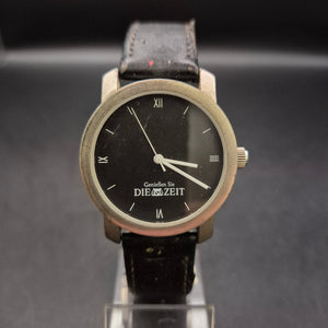 Stilvolle Damen Uhr „Genießen Sie DIE ZEIT“ mit schwarzem Lederarmband