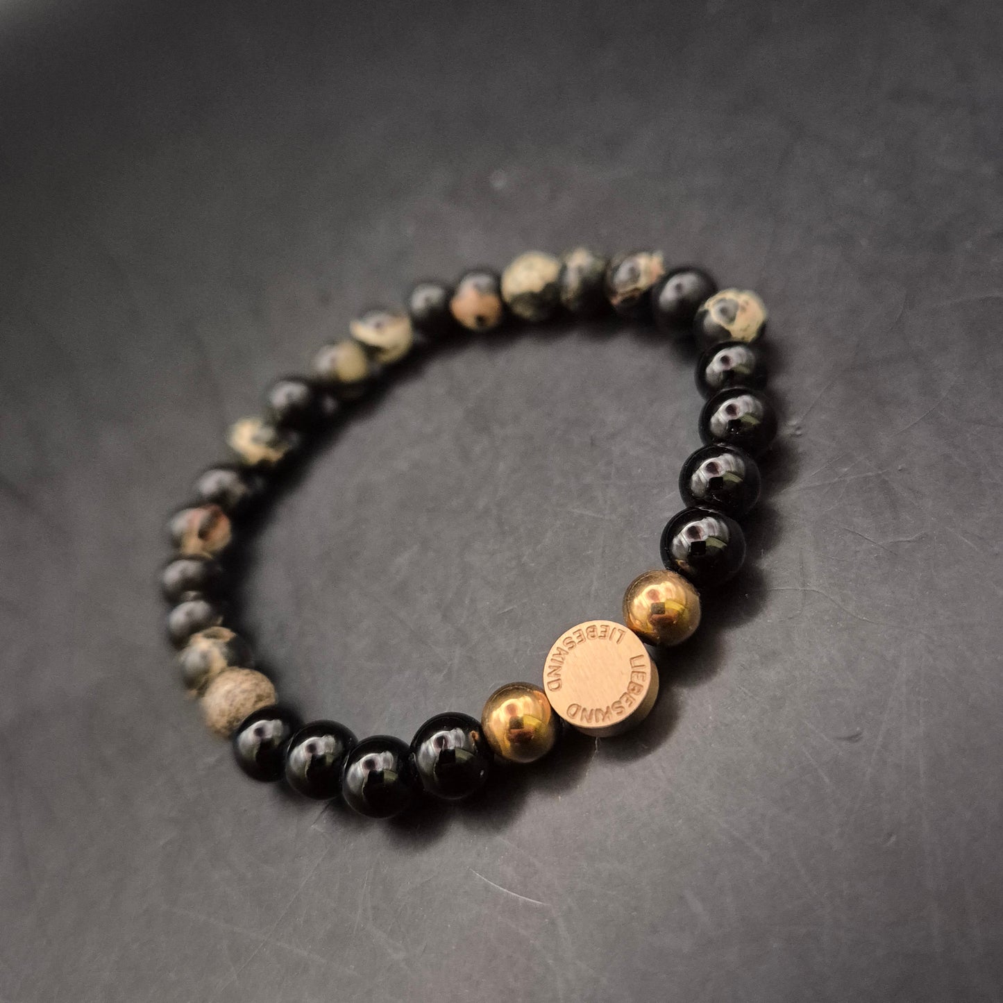 Elegantes Perlen Armband aus Onyx und Jaspis mit Liebeskind-Detail