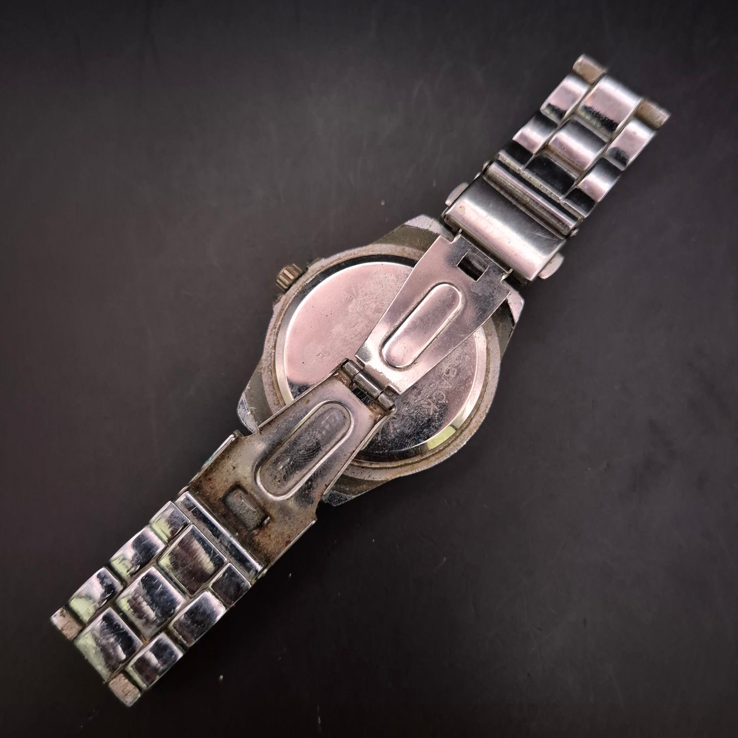 Glamouröse Damen Uhr Silber mit Strassbesatz und Gliederarmband