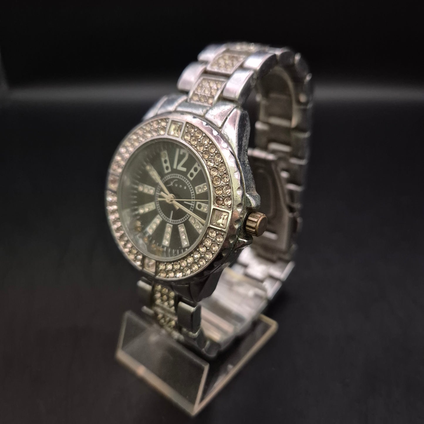 Glamouröse Damen Uhr Silber mit Strassbesatz und Gliederarmband