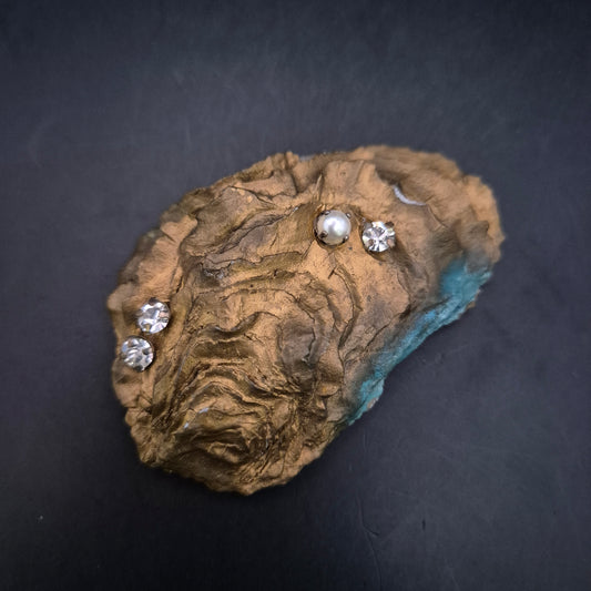 Zeitlose Perlen- und Strass Ohrstecker – Edles Duo für jeden Anlass