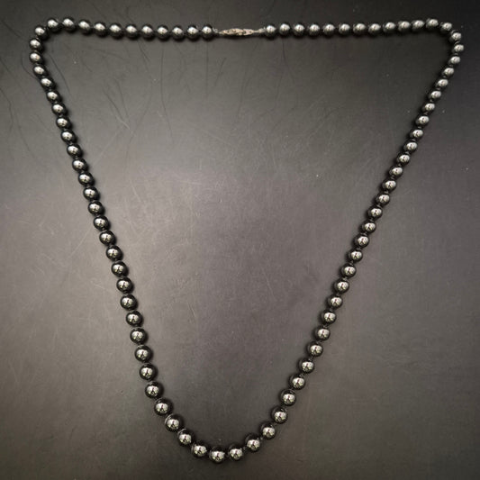 Elegante Hämatit Halskette mit glänzenden Kugeln