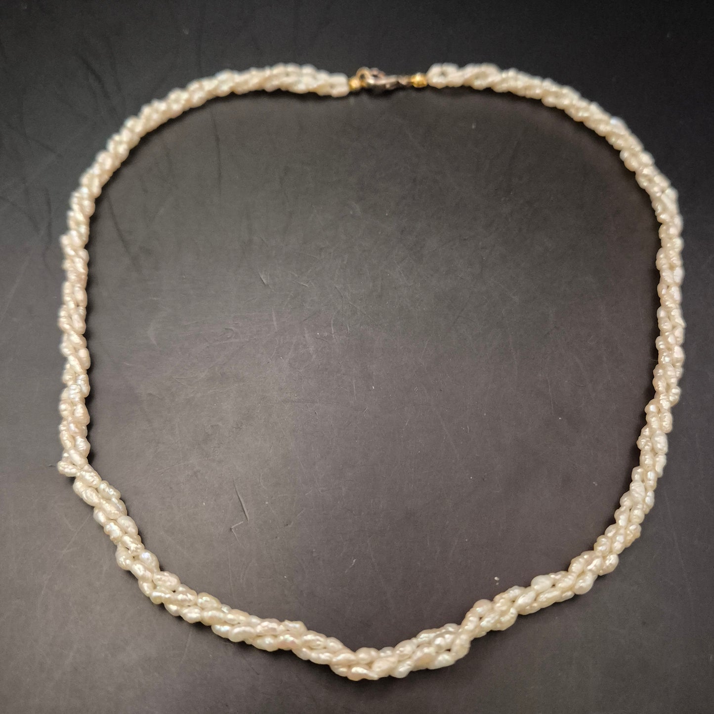 Elegante Perlen Halskette – gedrehte Süßwasserperlen in Multi-Strang