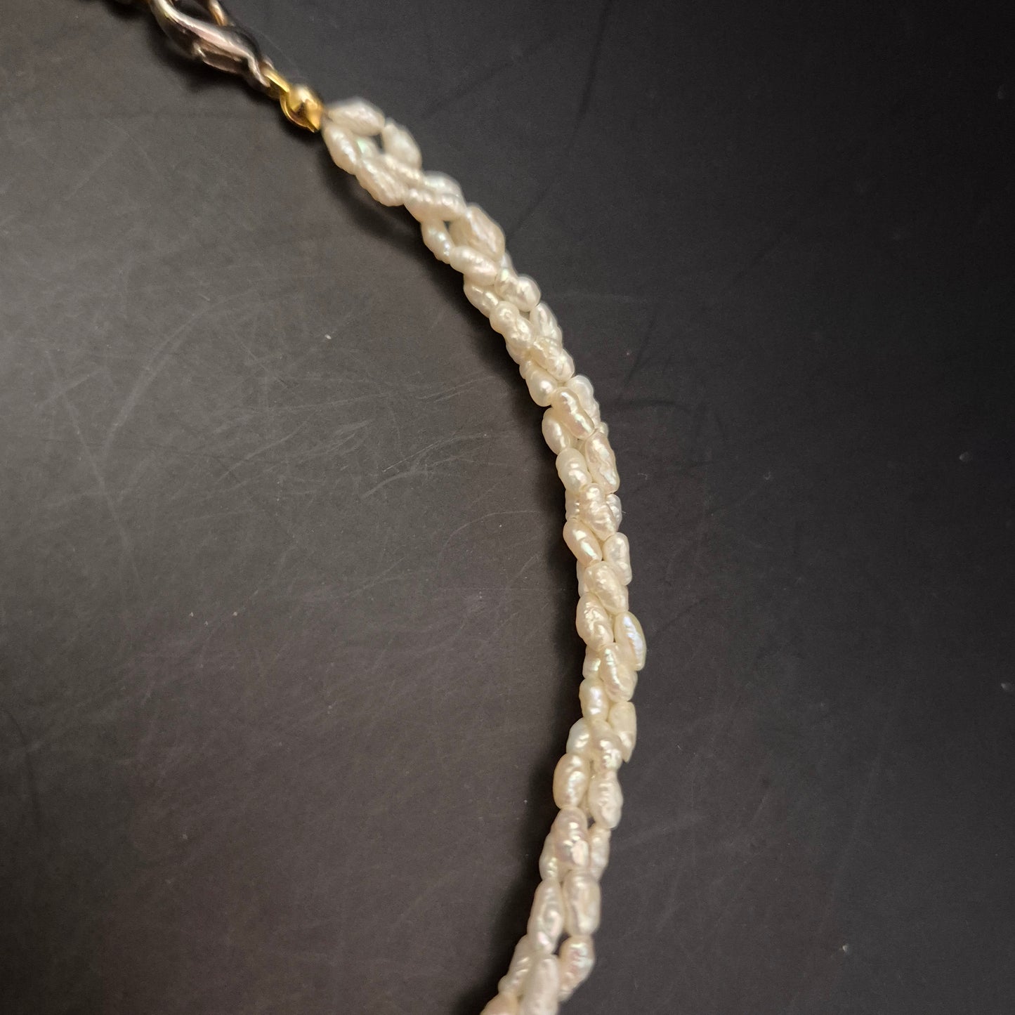 Elegante Perlen Halskette – gedrehte Süßwasserperlen in Multi-Strang