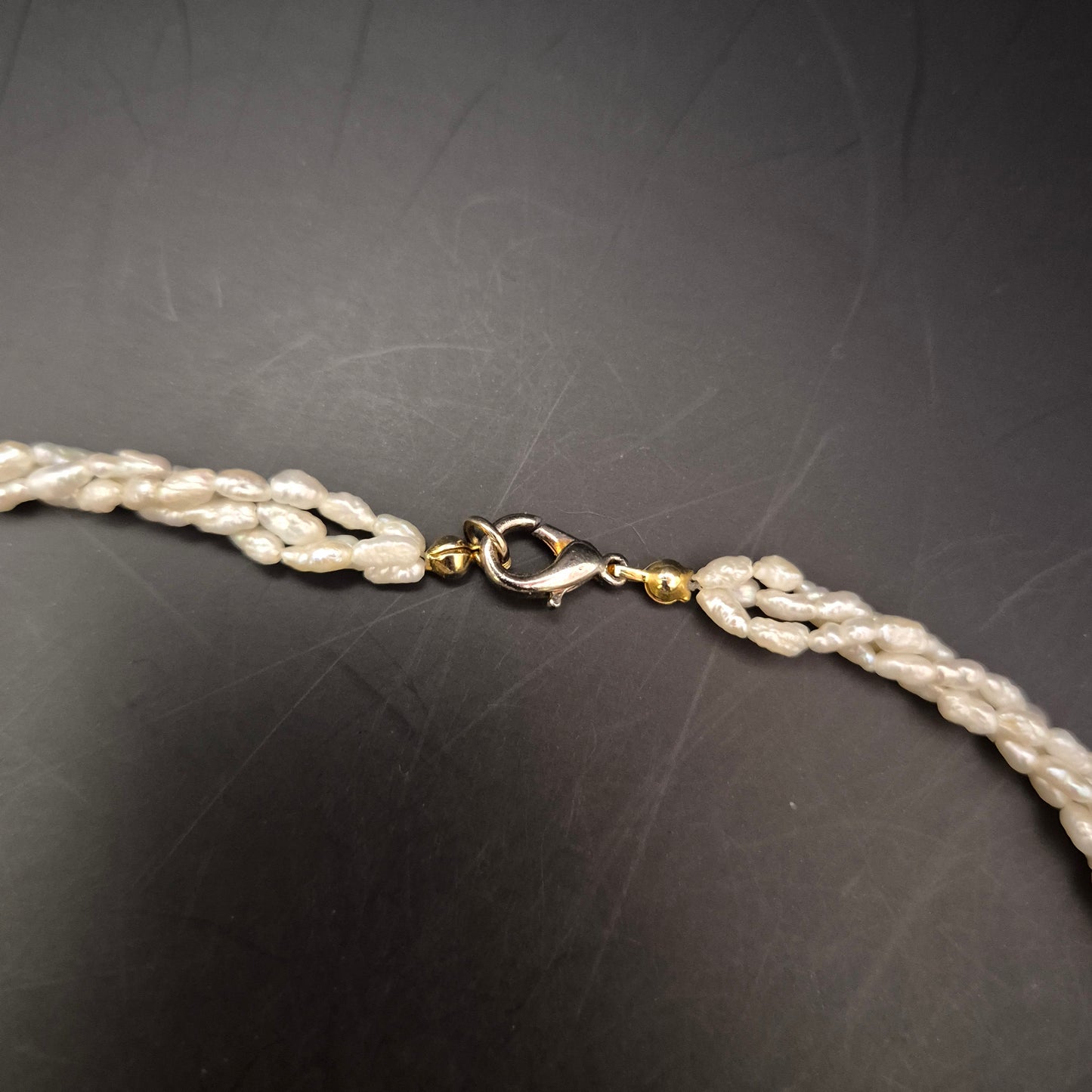 Elegante Perlen Halskette – gedrehte Süßwasserperlen in Multi-Strang