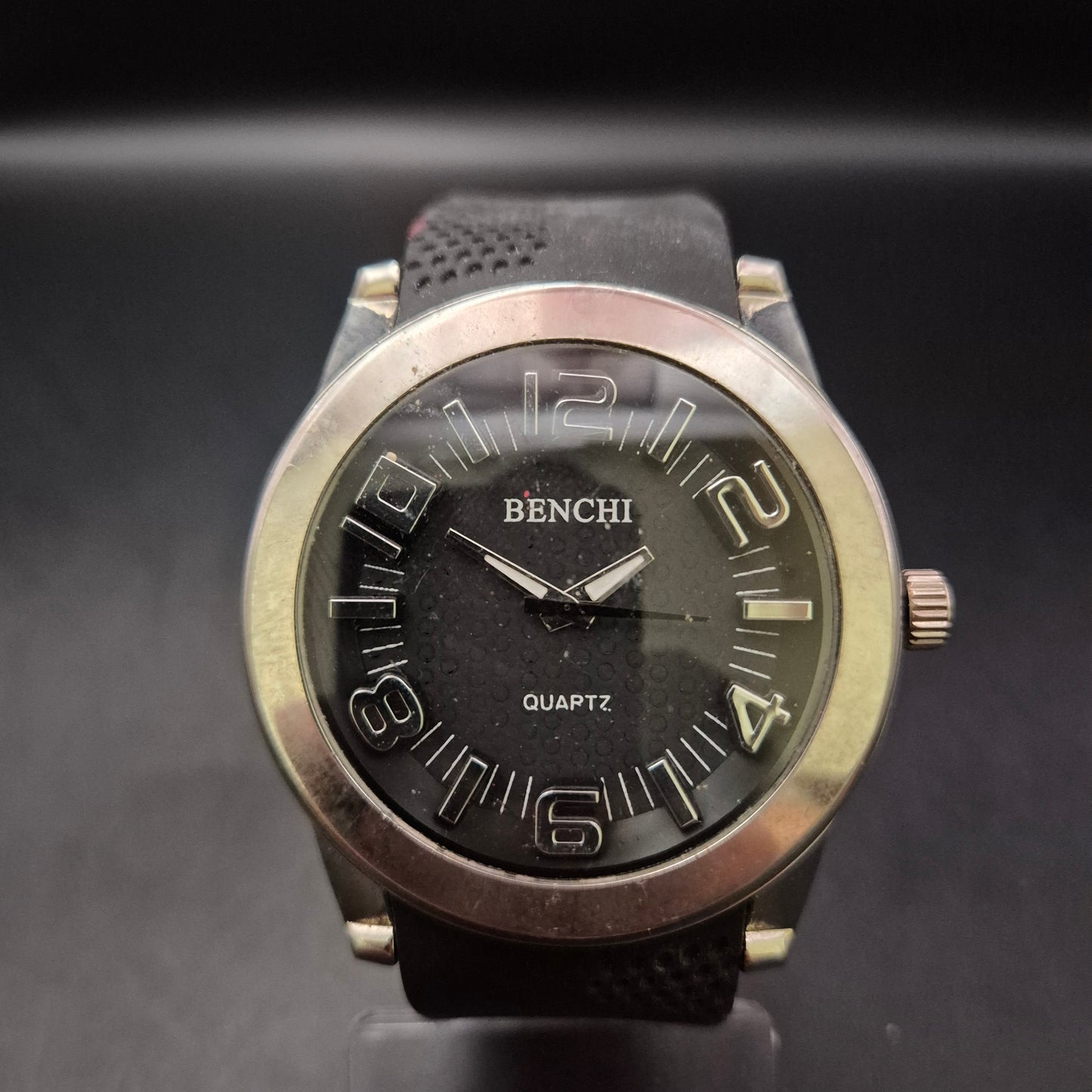 Maskuline Benchi Herren Uhr – Großes Zifferblatt mit markanten Zahlen