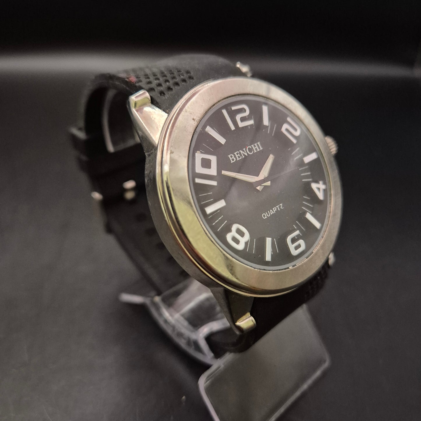 Maskuline Benchi Herren Uhr – Großes Zifferblatt mit markanten Zahlen