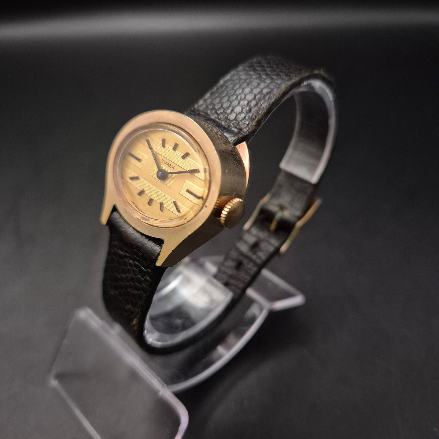 Elegante Timex Damenuhr – Goldfarbenes Zifferblatt im Vintage-Stil