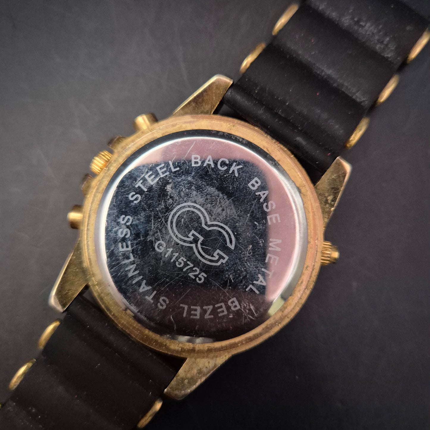 Sportliche Quarzuhr im Chronographen-Look (ohne echte Stoppfunktion)