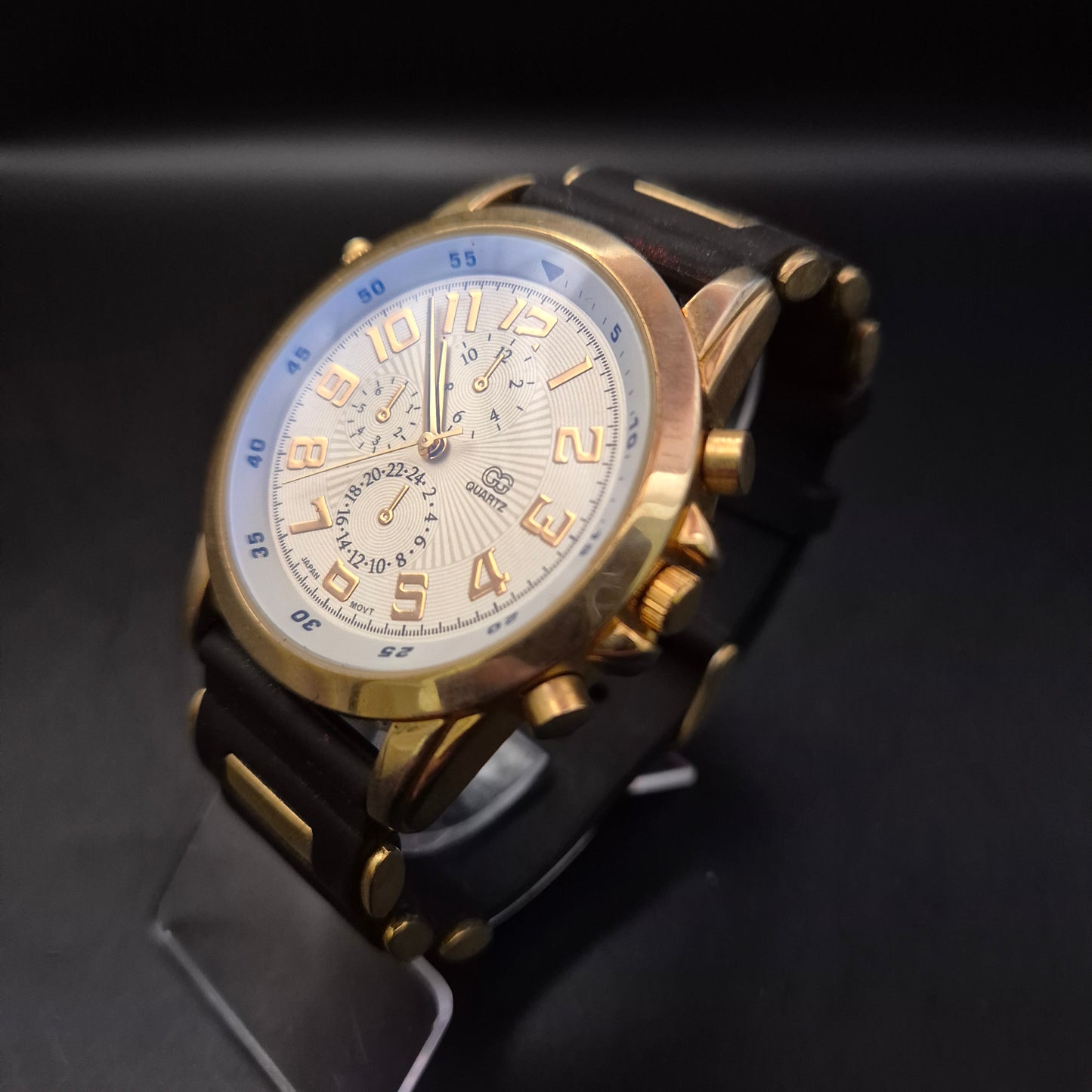 Sportliche Quarzuhr im Chronographen-Look (ohne echte Stoppfunktion)