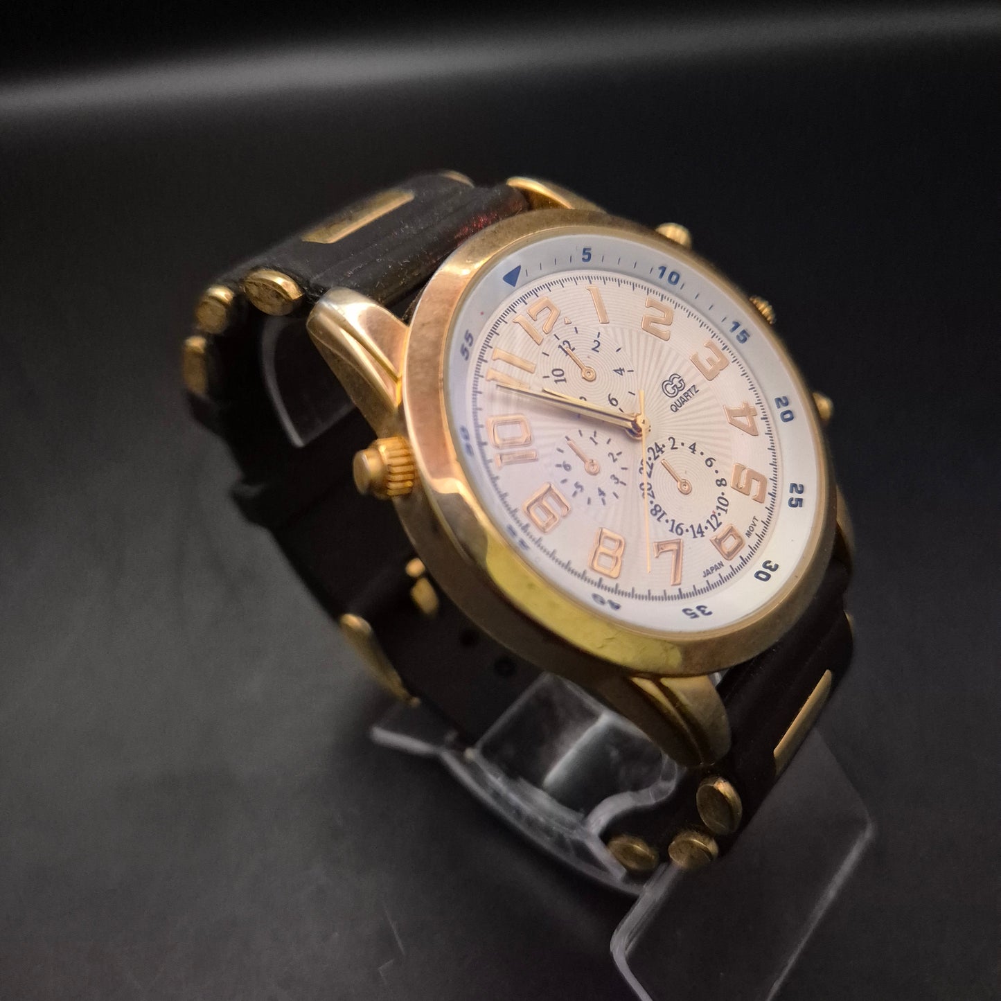 Sportliche Quarzuhr im Chronographen-Look (ohne echte Stoppfunktion)