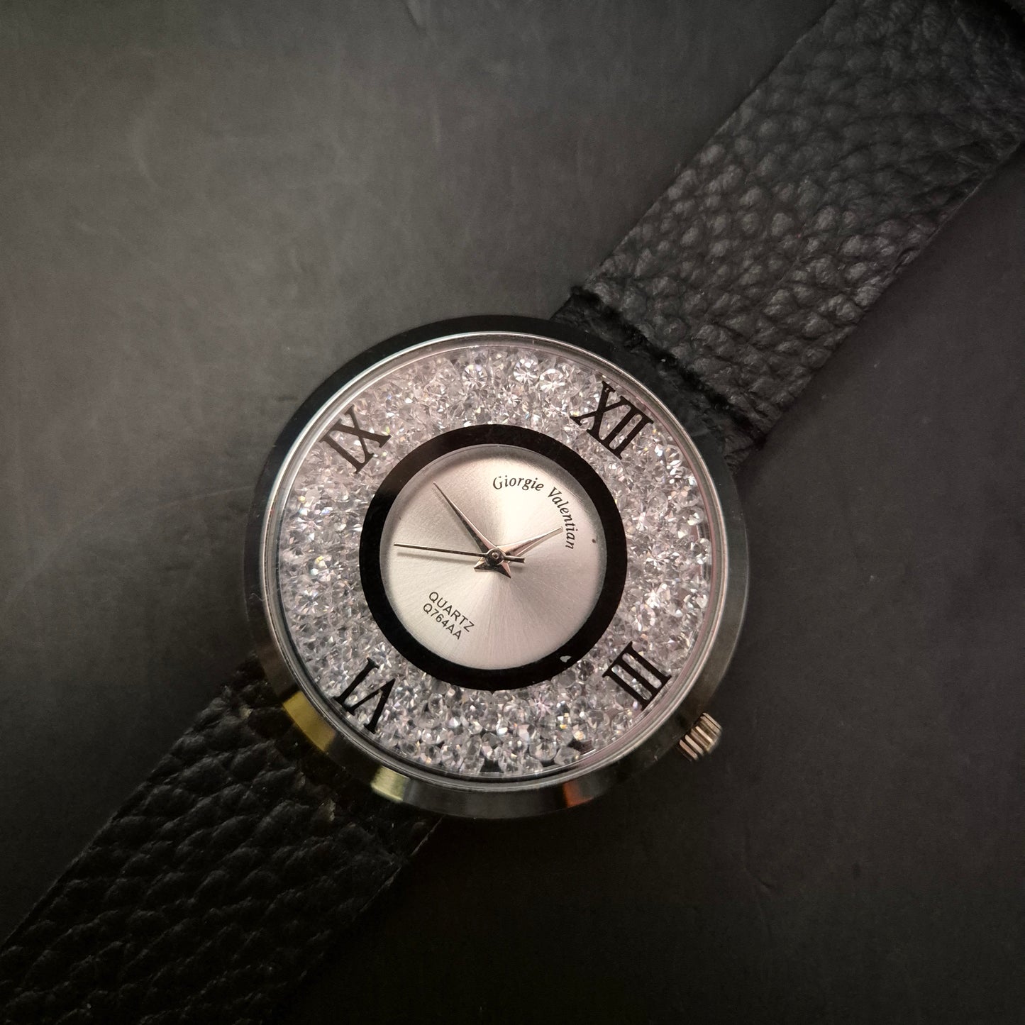 Elegante Damen Uhr von Giorgie Valentin – Funkelndes Design mit Lederarmband