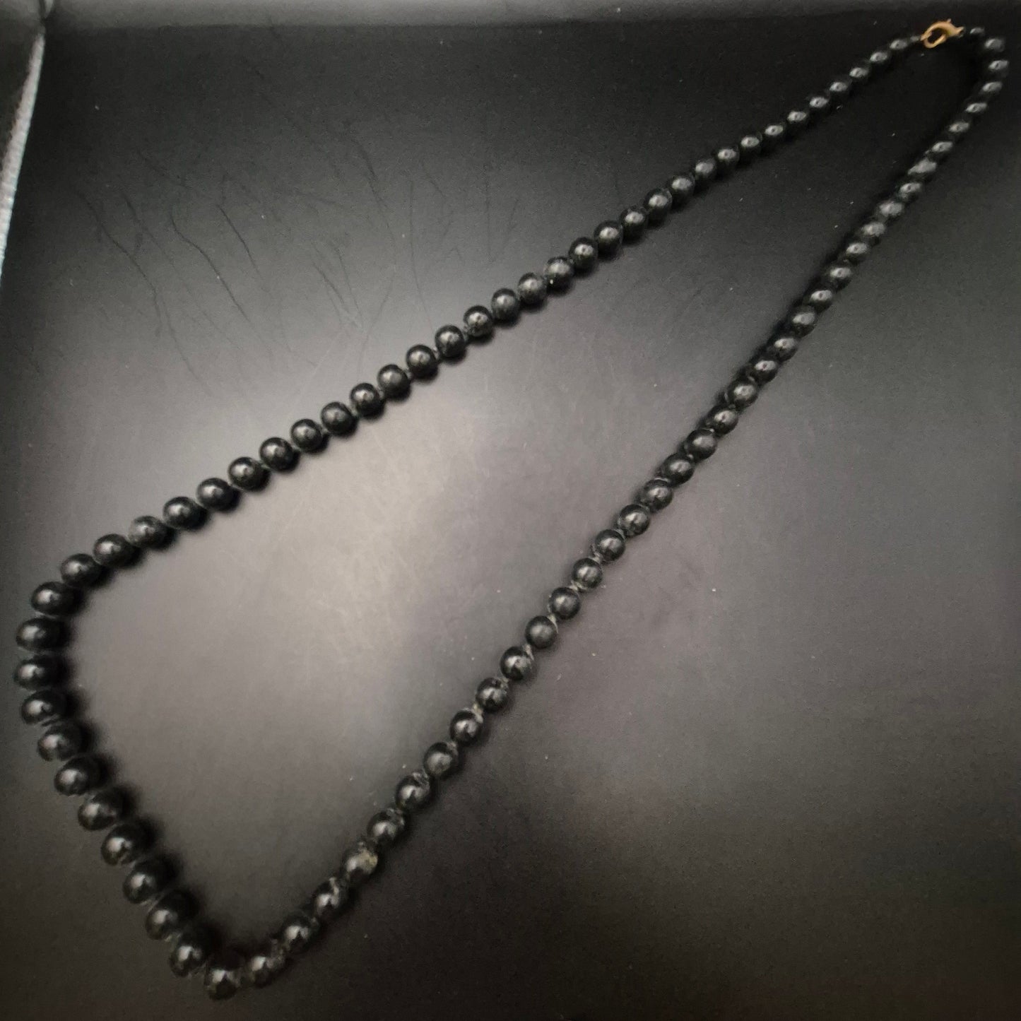 Schwarze Lava Halskette – Naturstein Schmuck für einen markanten Look