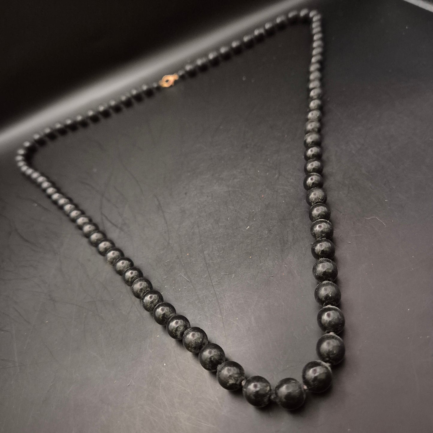 Schwarze Lava Halskette – Naturstein Schmuck für einen markanten Look