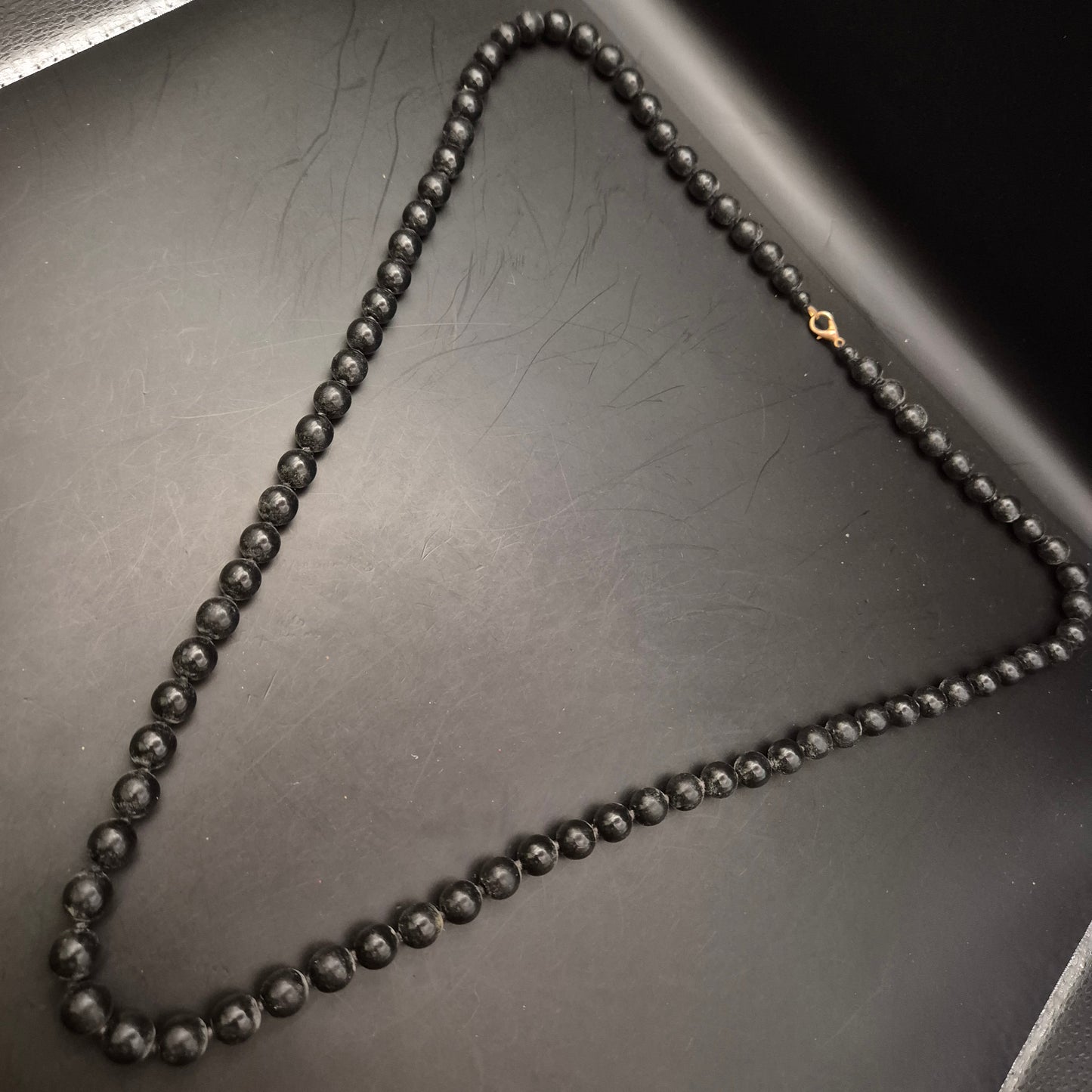 Schwarze Lava Halskette – Naturstein Schmuck für einen markanten Look