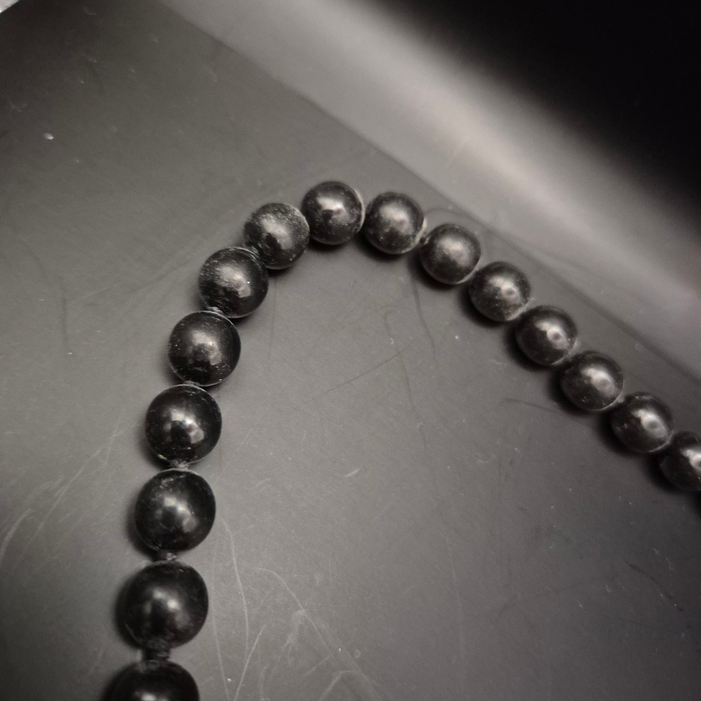 Schwarze Lava Halskette – Naturstein Schmuck für einen markanten Look