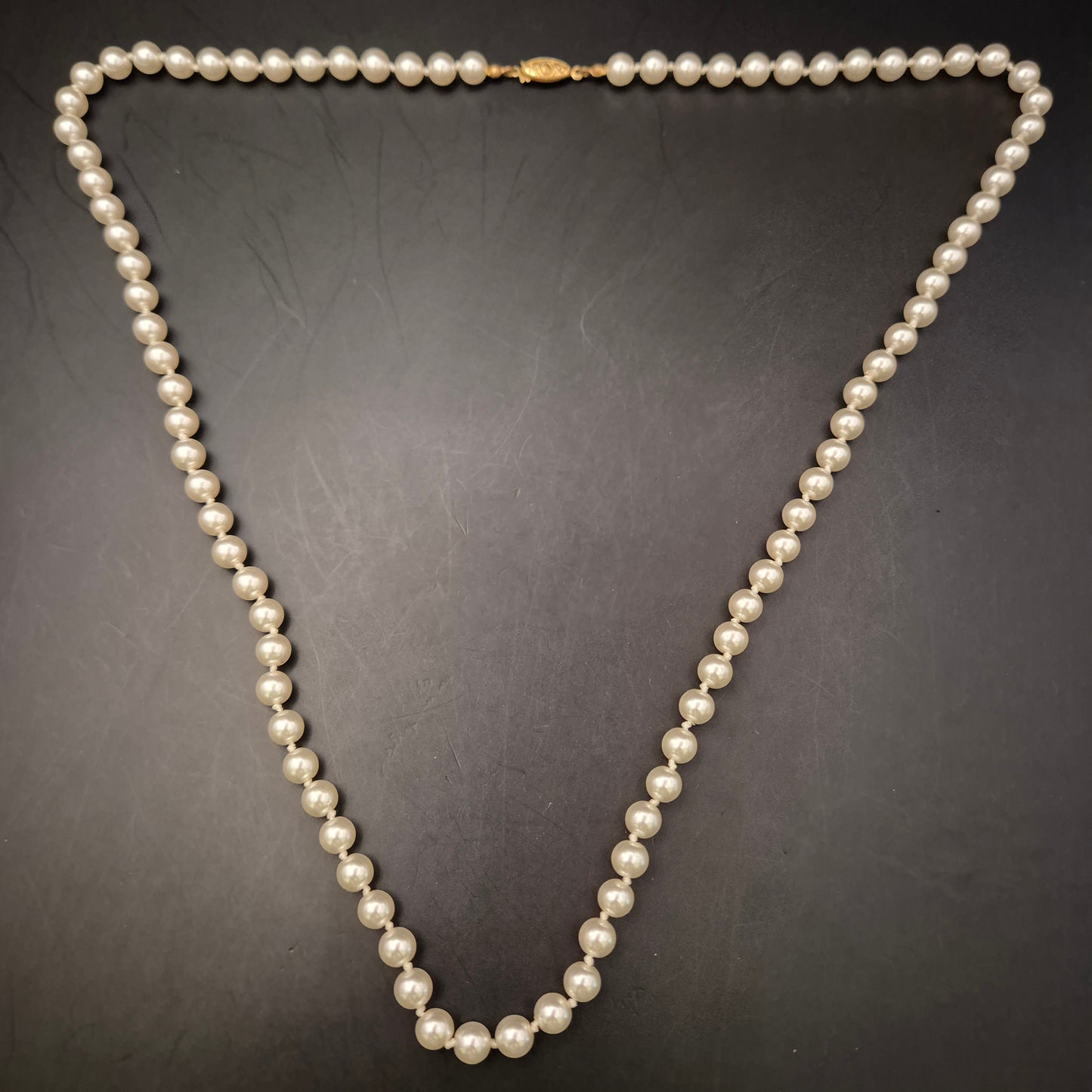 Elegantes Perlen-Collier – Verlaufende Größe mit Edler Kastenschließe