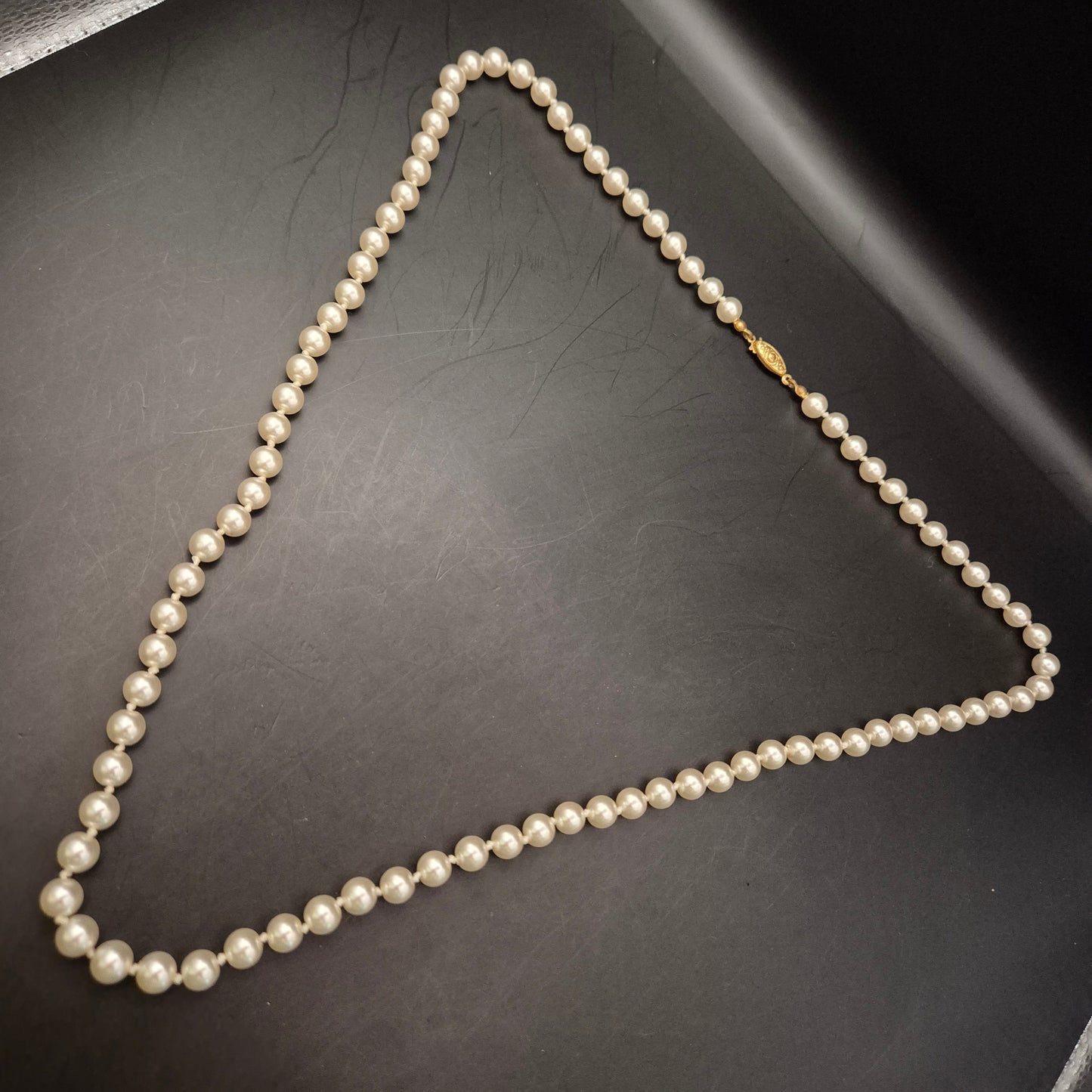 Elegantes Perlen-Collier – Verlaufende Größe mit Edler Kastenschließe