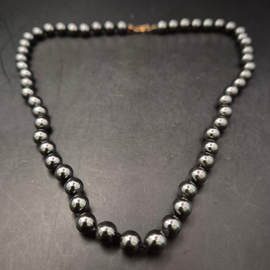 Elegantes Hämatit-Collier – Glänzende Steinkugeln in Schwarz-Metallic
