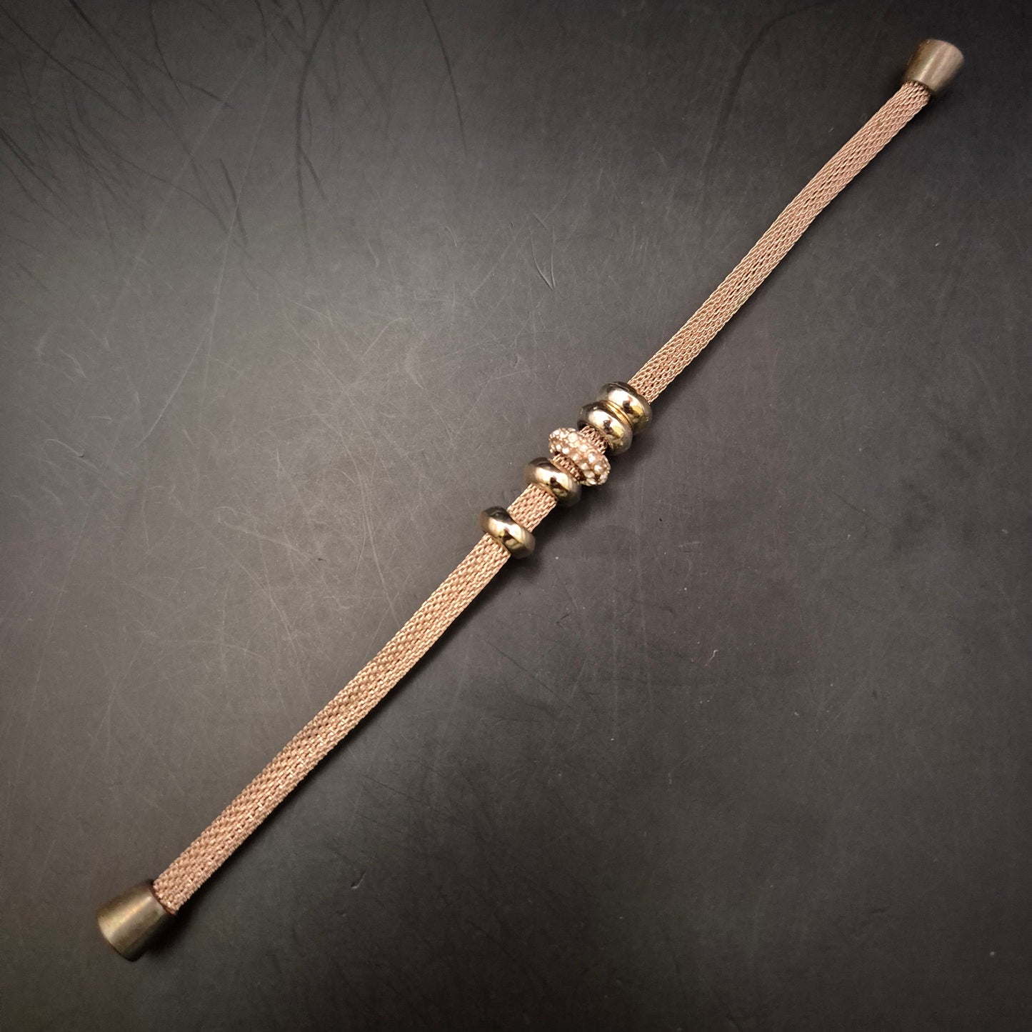 Glamouröses Mesh-Armband – Roségold-Look mit Funkelndem Strass-Bead