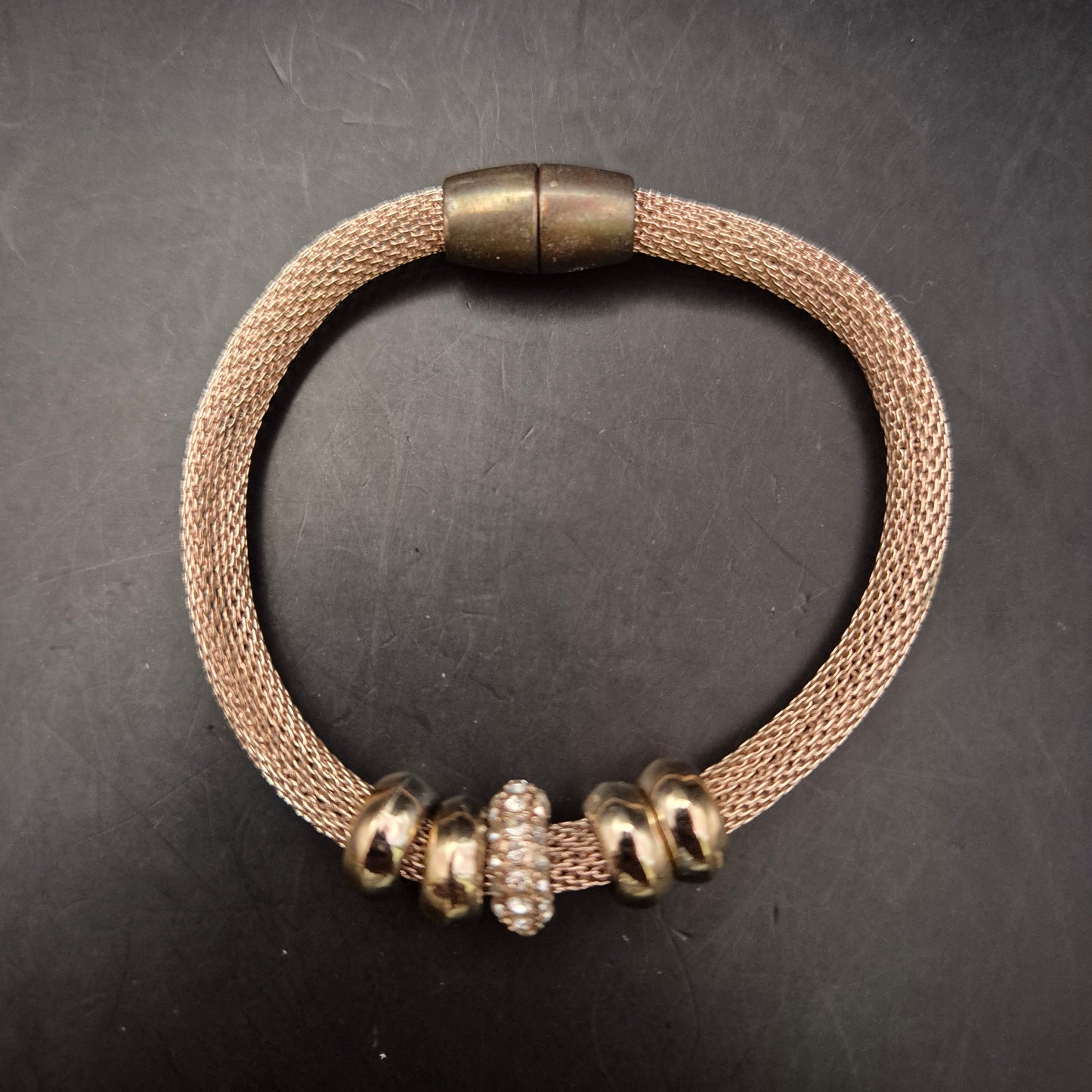 Glamouröses Mesh-Armband – Roségold-Look mit Funkelndem Strass-Bead