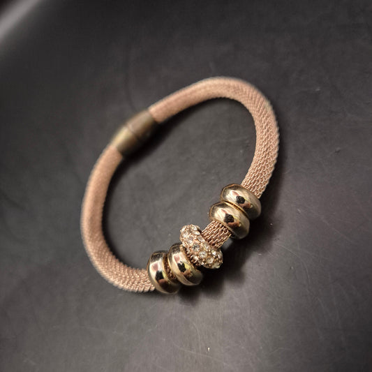 Glamouröses Mesh-Armband – Roségold-Look mit Funkelndem Strass-Bead