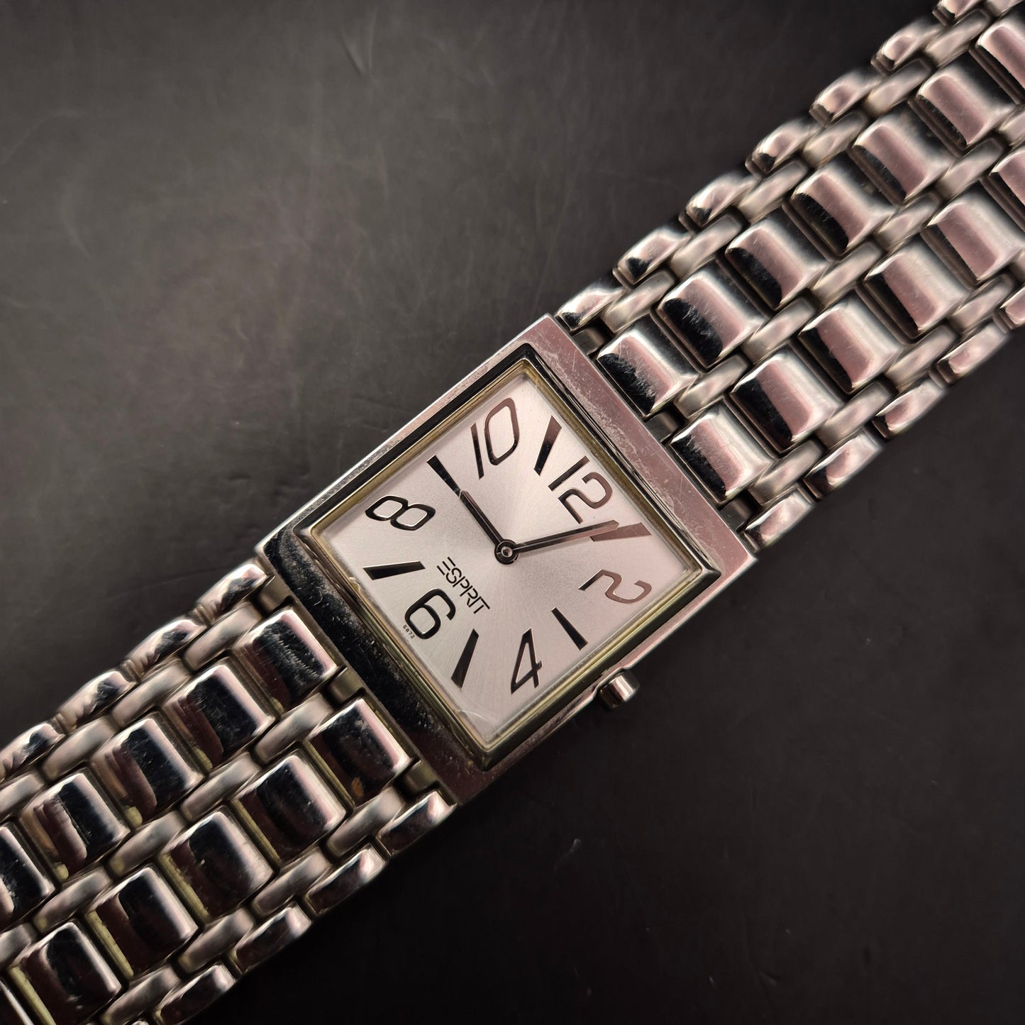 Esprit Damen Uhr – Rechteckiges Design in Edelstahl-Optik