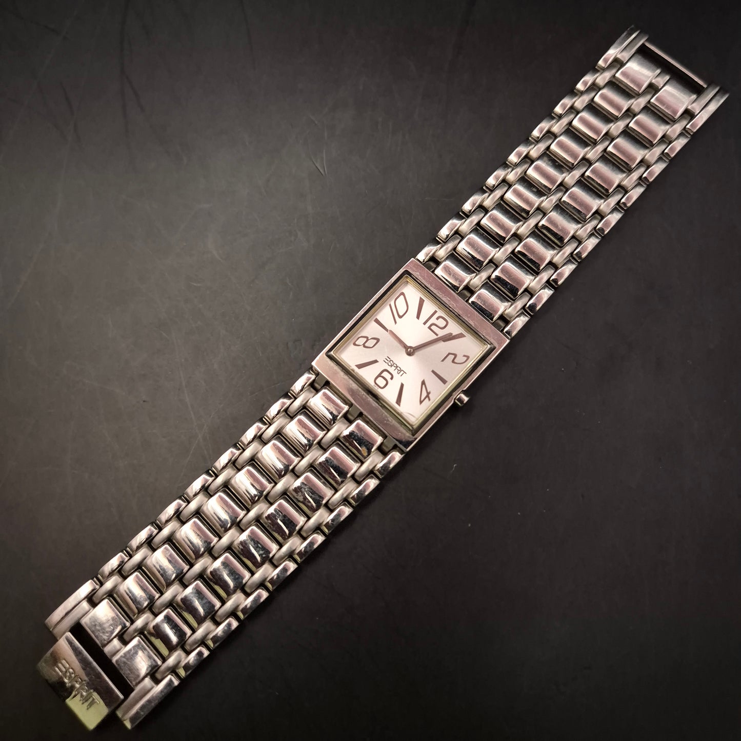 Esprit Damen Uhr – Rechteckiges Design in Edelstahl-Optik