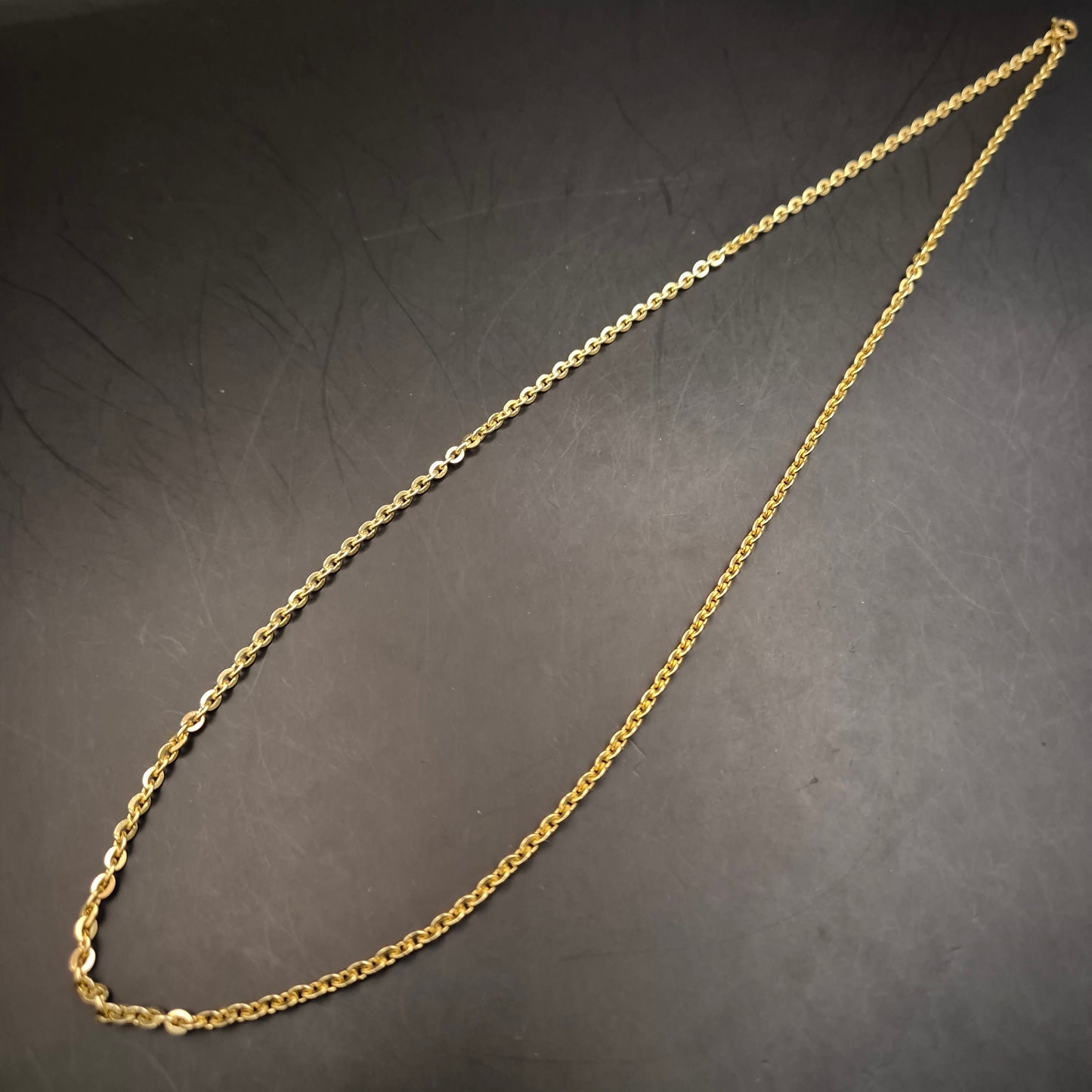 Vergoldete Damen Halskette – Schlichte Eleganz im klassischen Stil