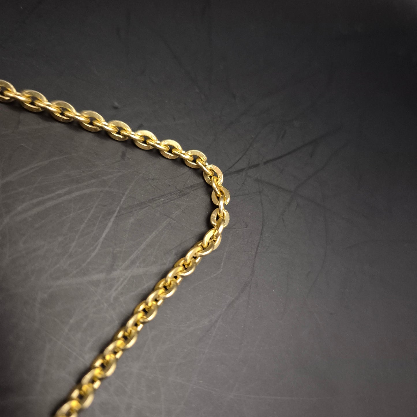 Vergoldete Damen Halskette – Schlichte Eleganz im klassischen Stil