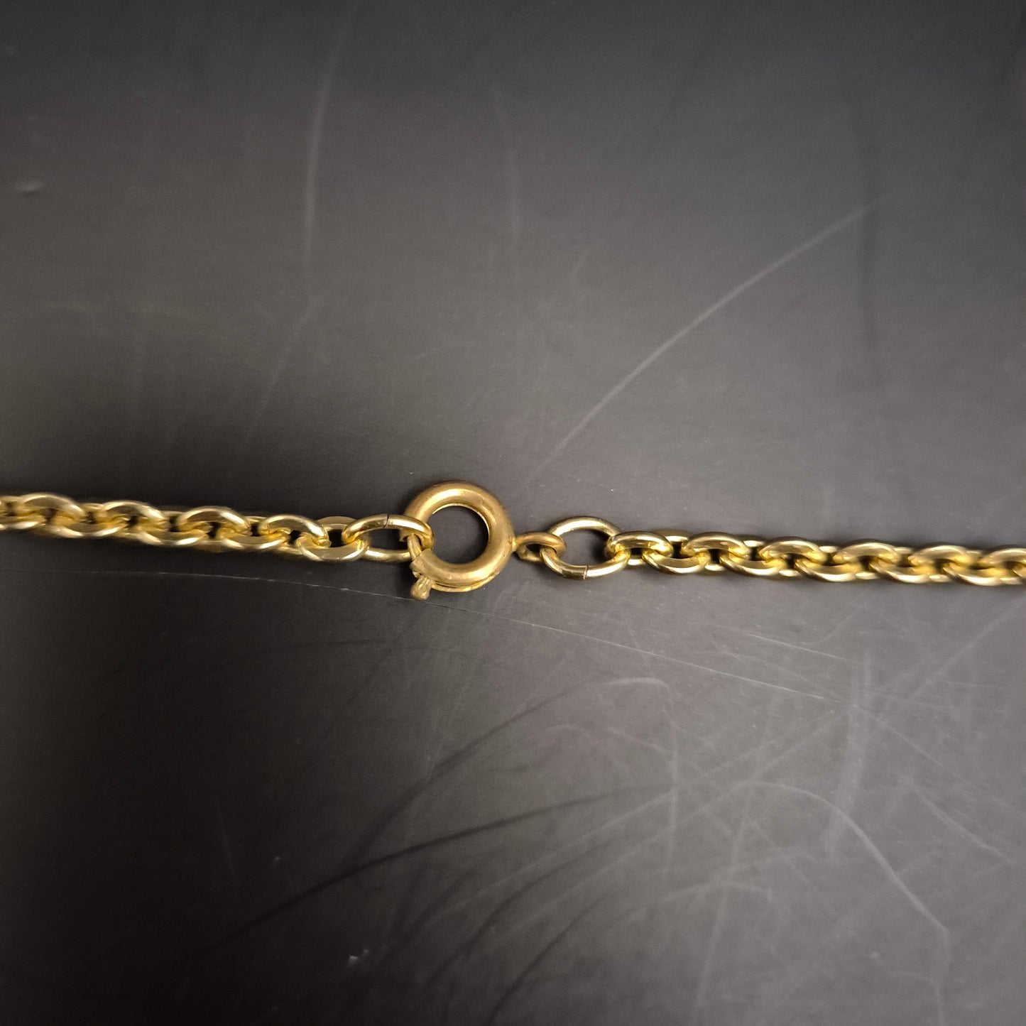 Vergoldete Damen Halskette – Schlichte Eleganz im klassischen Stil