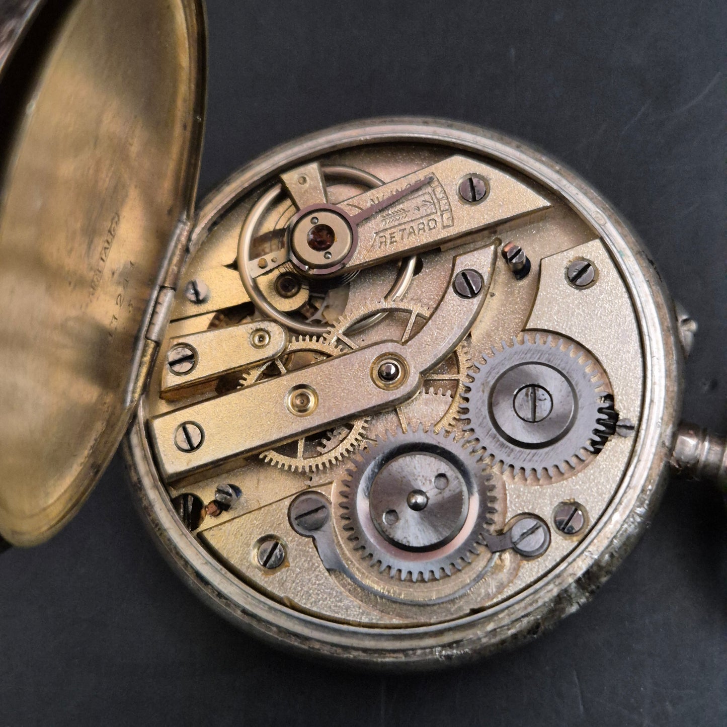 Antike Remontoir Taschenuhr – Französisches Design mit Handaufzug