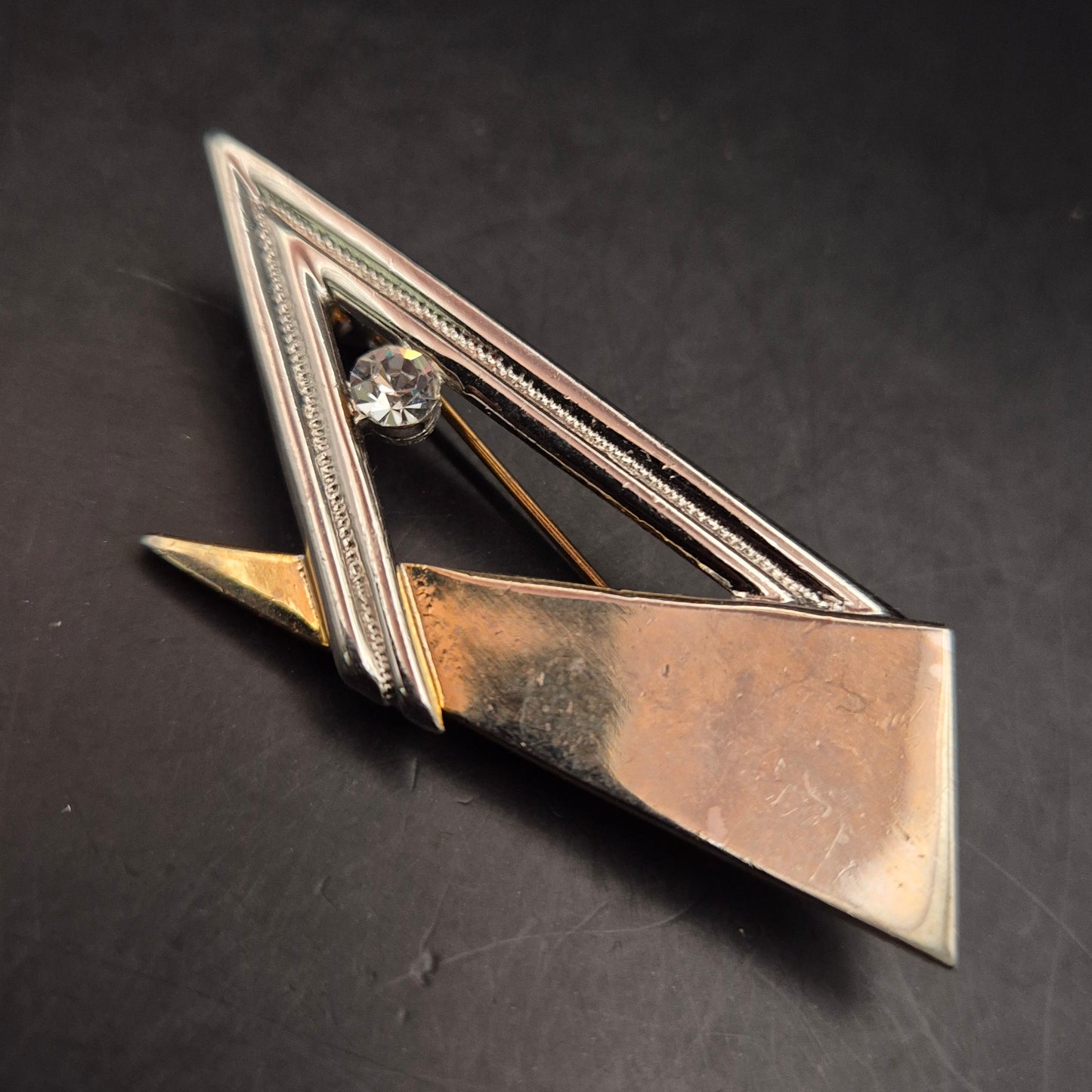 Moderne Damen Brosche – Geometrisches Design mit Strassstein