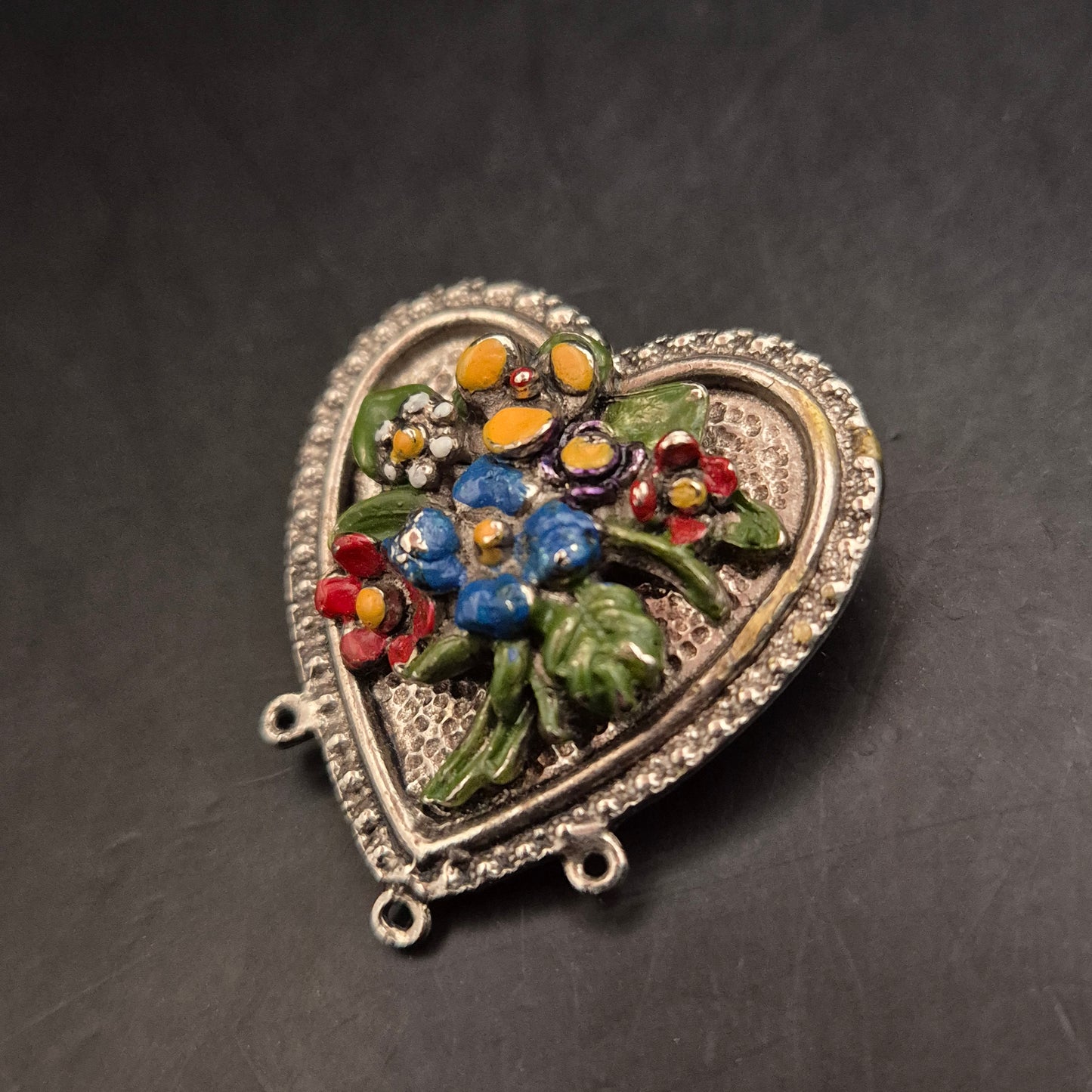 Herzförmige Damen Brosche – Handbemalt mit Blumenmotiv