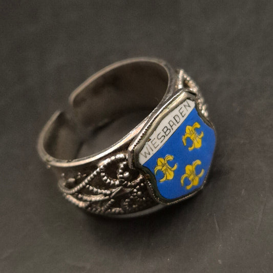 Vintage Wiesbaden Ring – Verstellbar mit Wappenemblem