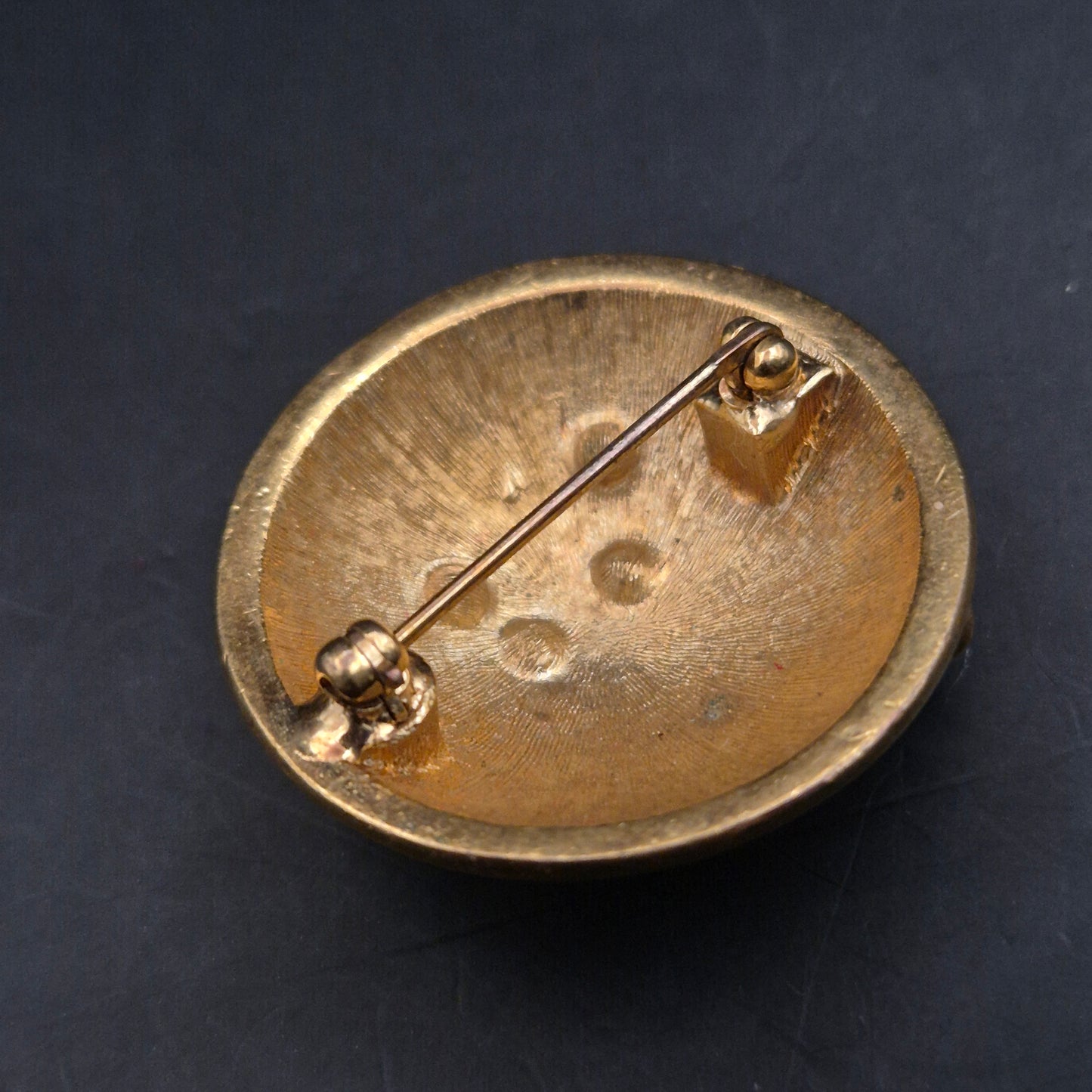 Vintage Brosche in Goldoptik – Weltkugel mit Sternbild und Strass