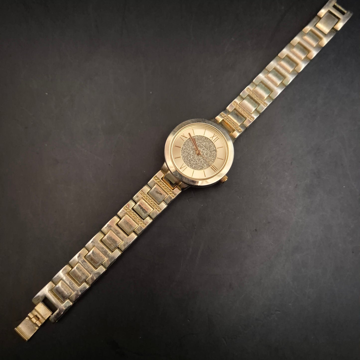 Glitzernde Bijou Brigitte Damen Uhr – Goldenes Design mit römischen Ziffern