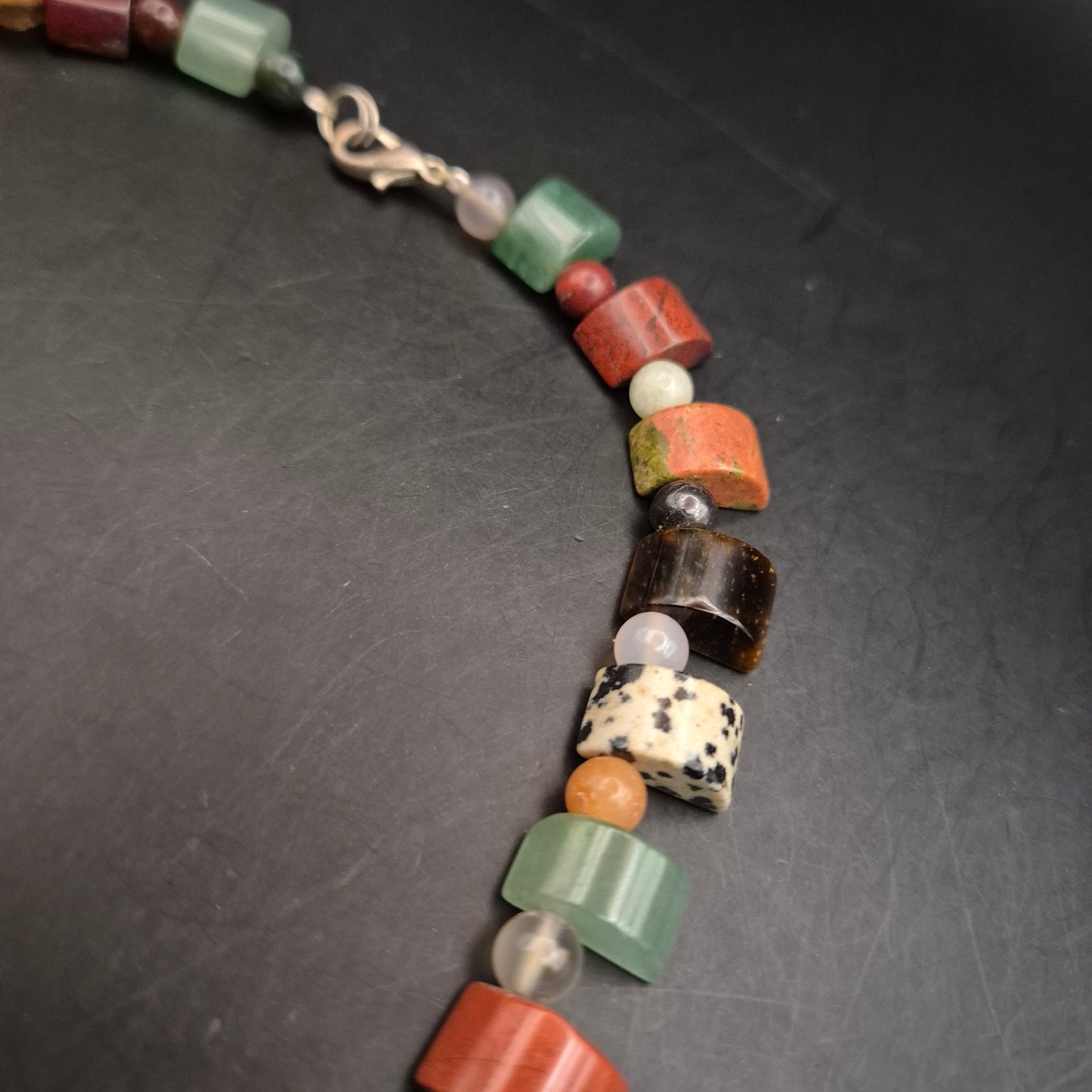 Bunte Edelstein Halskette – Zylinderperlen aus Naturstein