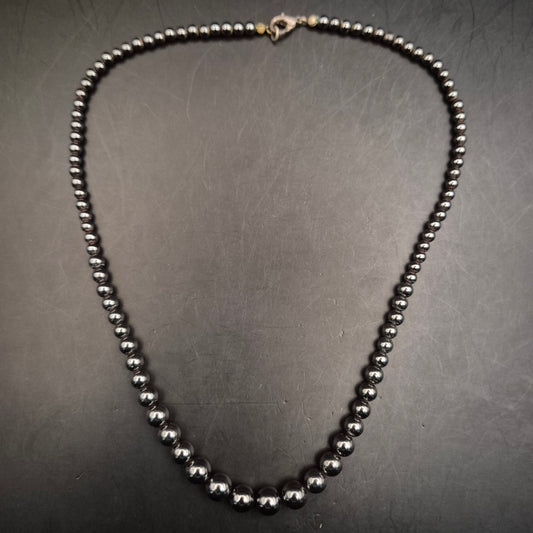 Elegante Hämatit Halskette – Kugelperlen in Verlaufoptik