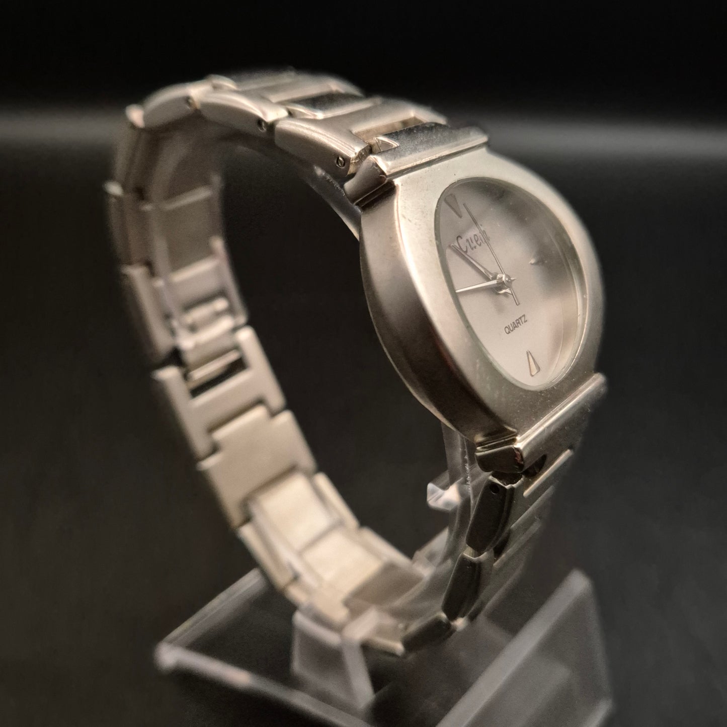 Elegante Cueci Damen Uhr – Schlichtes Design in Edelstahloptik