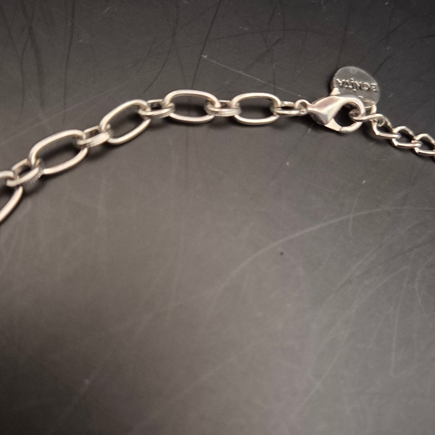 Bonita Statement Halskette – Silberfarbene Kette mit bunten Steinen