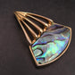 Abstrakte Vintage Brosche – Lüsternde Muscheloptik in Fächerform
