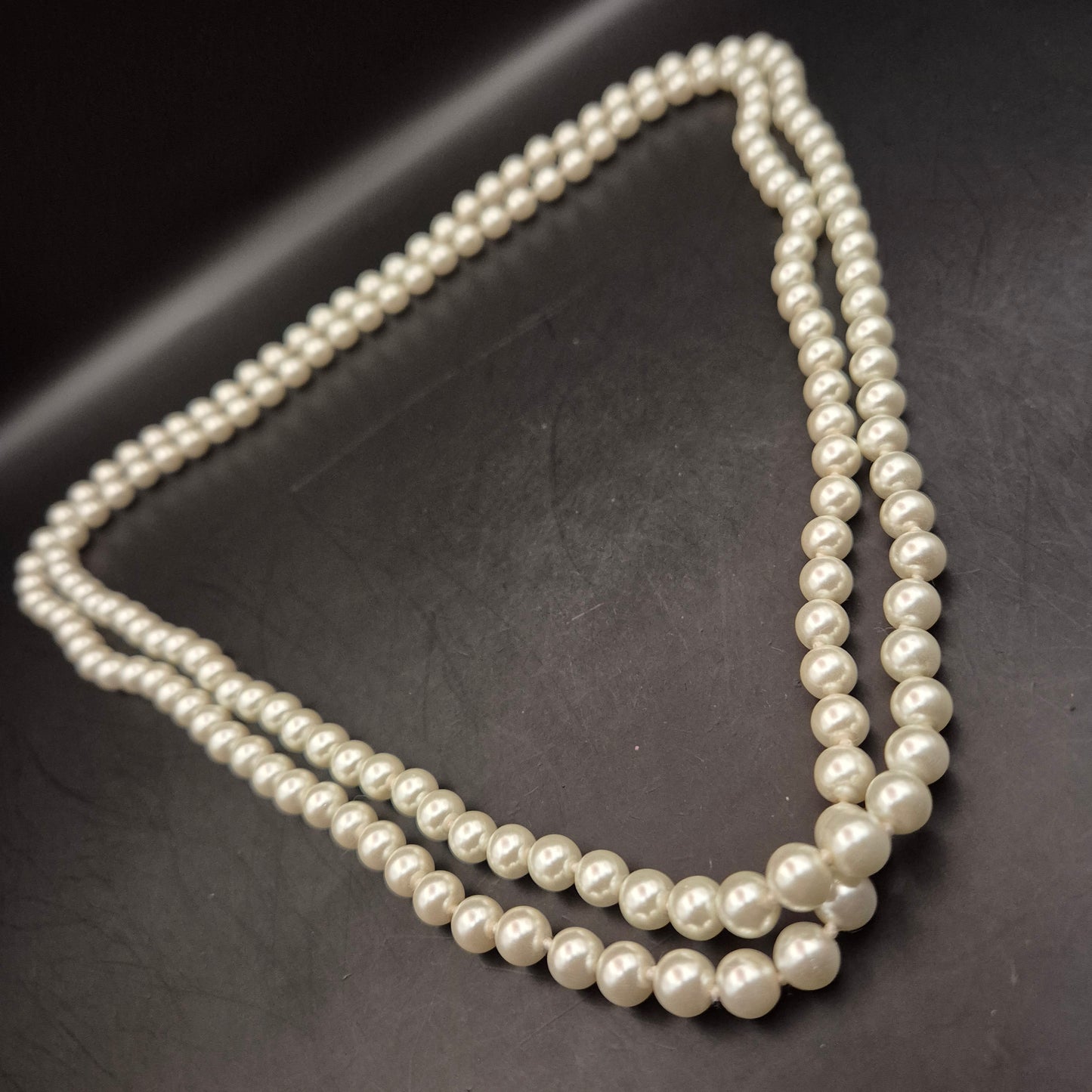 Zweireihige Perlen Halskette – Klassische Eleganz in Cremeweiß