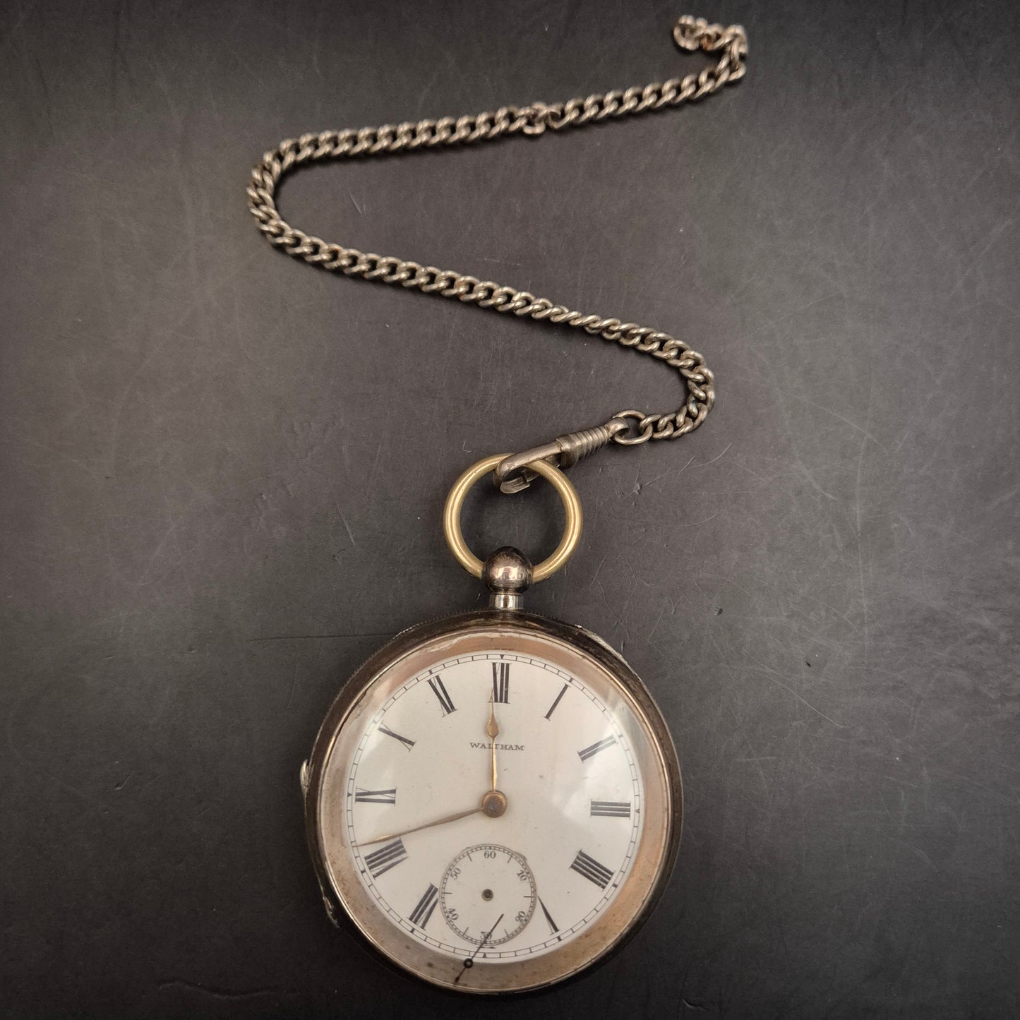 Antike Waltham Taschenuhr mit Kette – Eleganz im historischen Stil