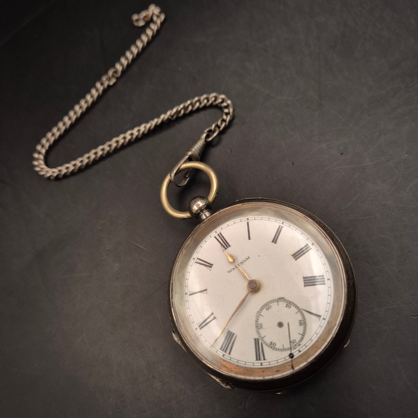 Antike Waltham Taschenuhr mit Kette – Eleganz im historischen Stil
