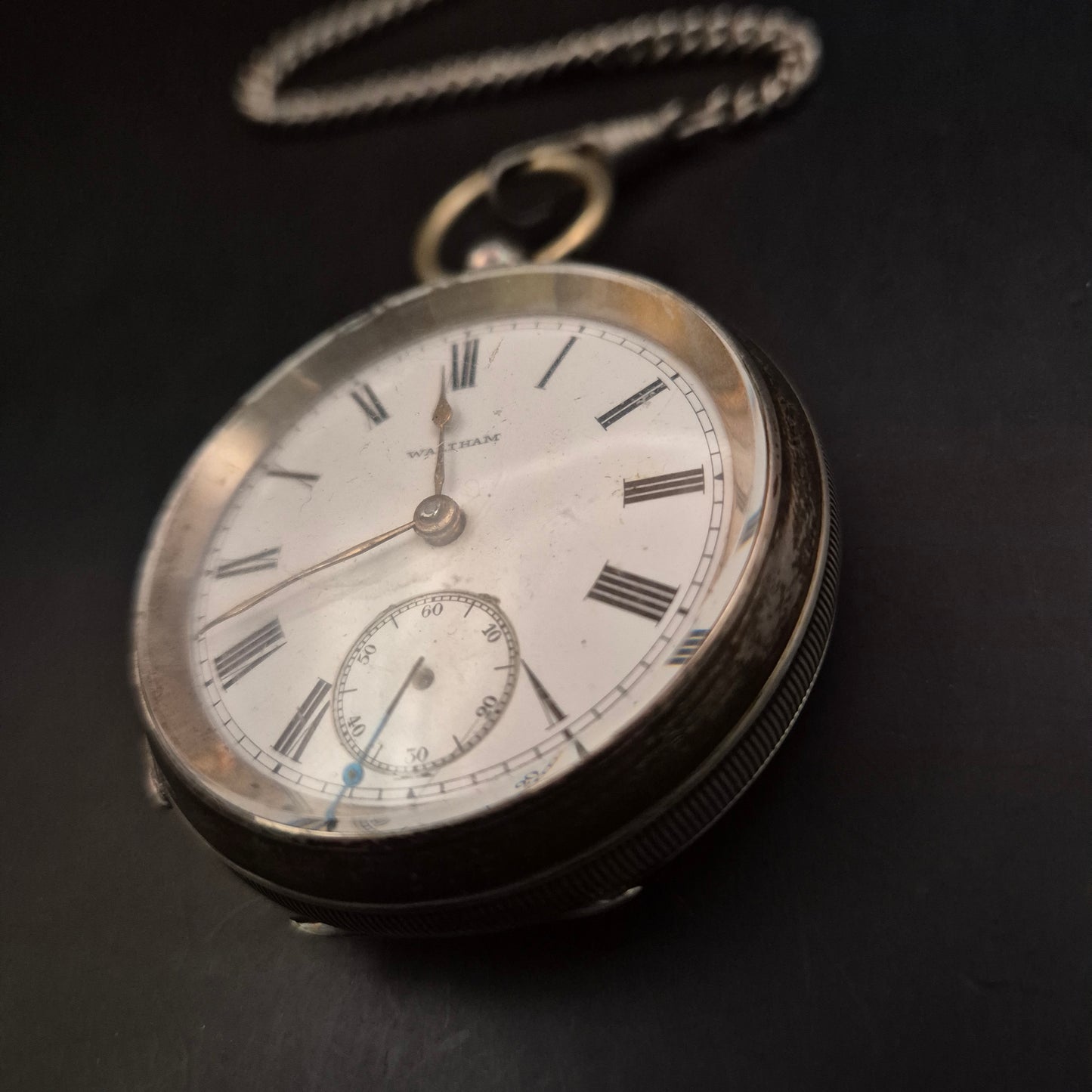 Antike Waltham Taschenuhr mit Kette – Eleganz im historischen Stil